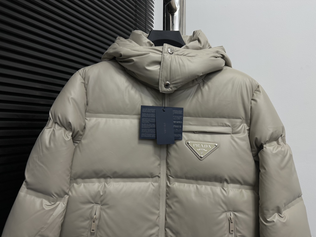 PRADA】 普拉达2024冬季时尚休闲连帽羽绒服外套 5