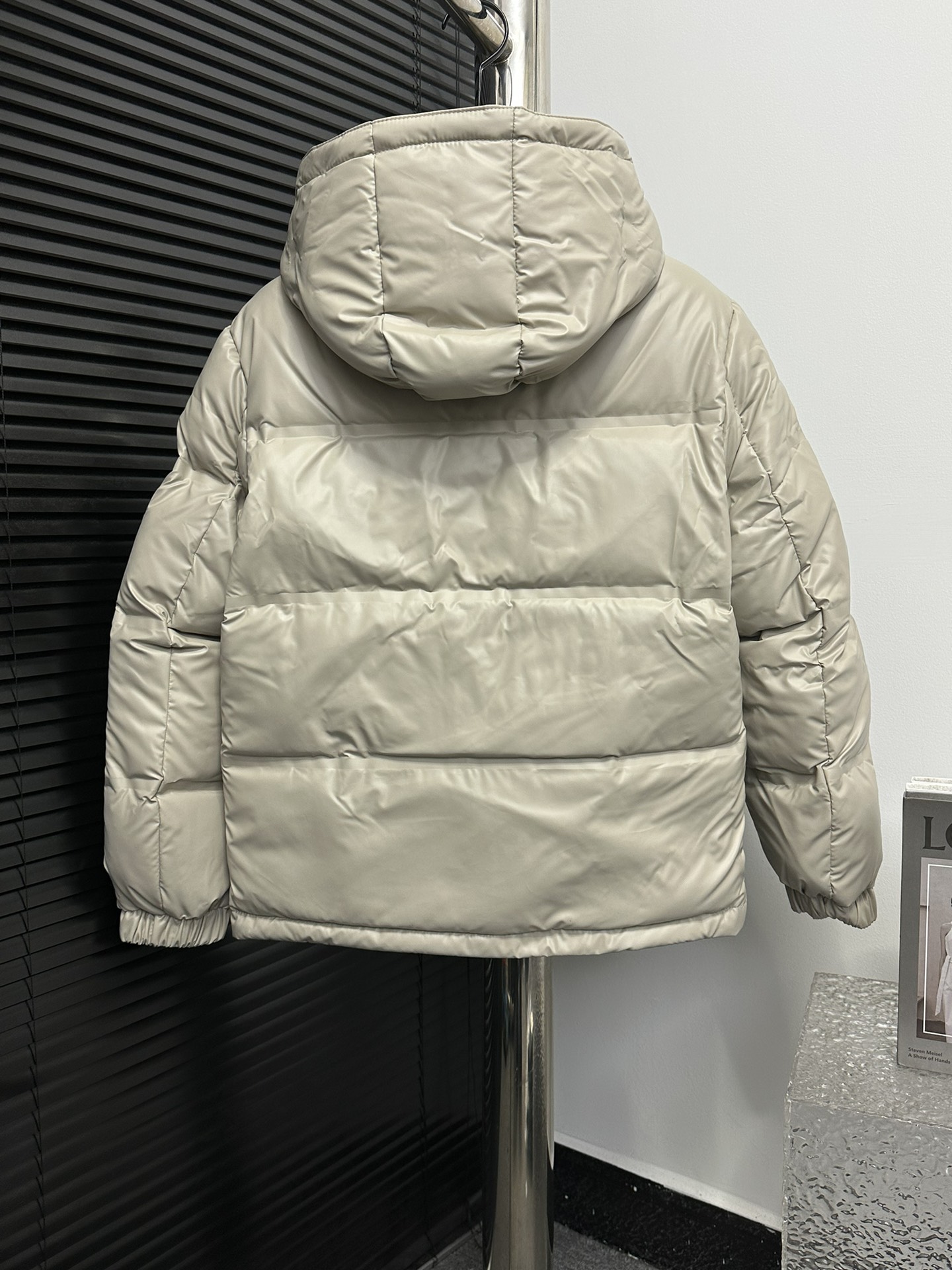 PRADA】 普拉达2024冬季时尚休闲连帽羽绒服外套 2