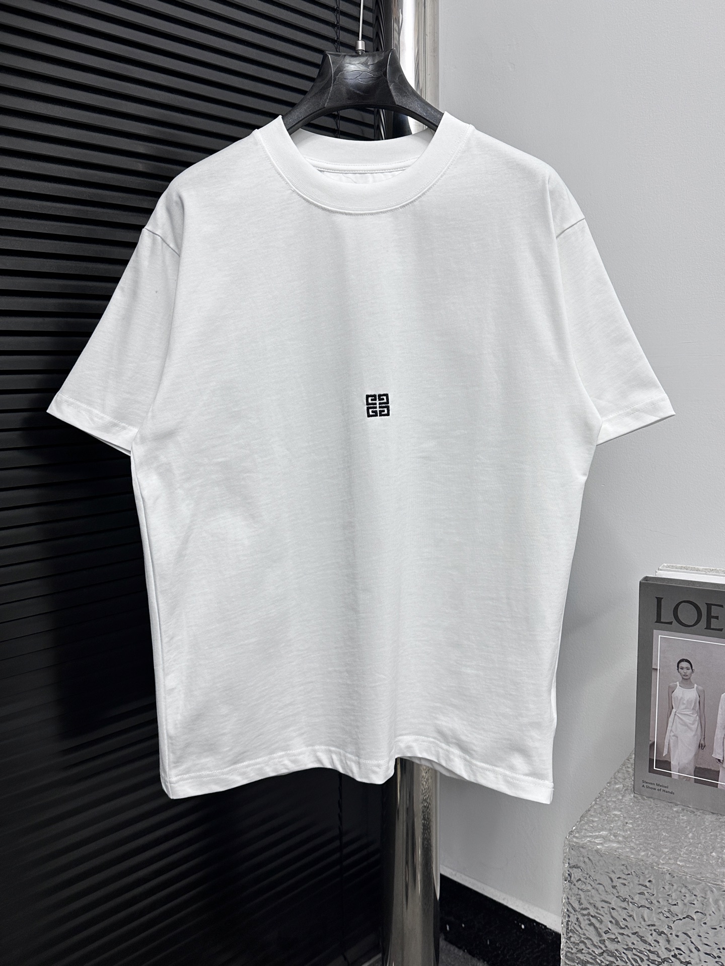 [Givench*] Givench 25ss bordado cuello redondo manga corta. La tela está hecha de algodón peinado pesado de 260 g, pers…