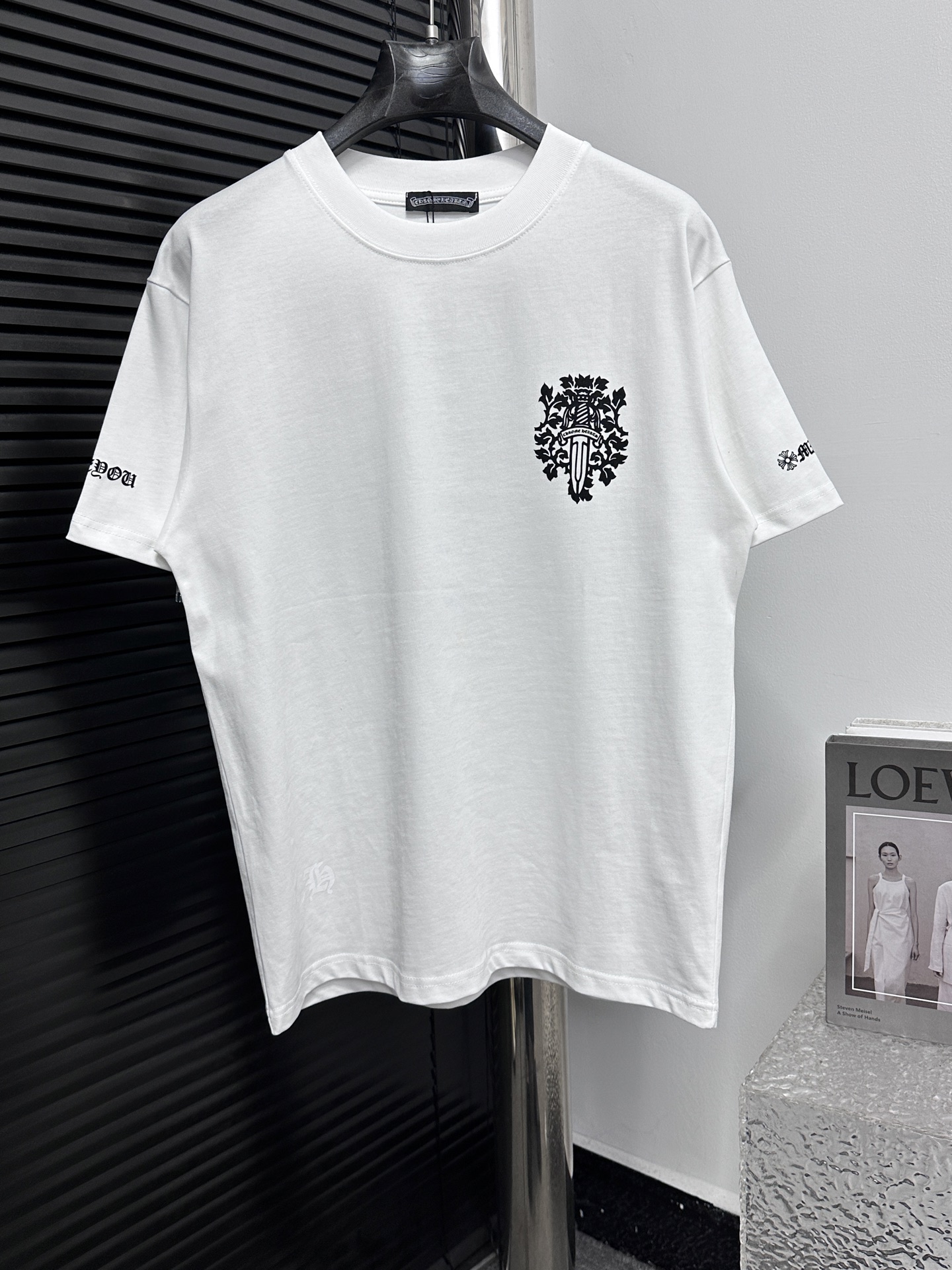 P80 【Chrome heart*】克罗心25ss早春新款短袖T恤 ·280克100%纯棉双纱汗布面料 ·同缸定染特种加粗32支双股1x1螺纹 ·双针车线跨缝工艺 ·原版主唛水洗吊牌 颜色: 黑色 白色 尺码：S-XL