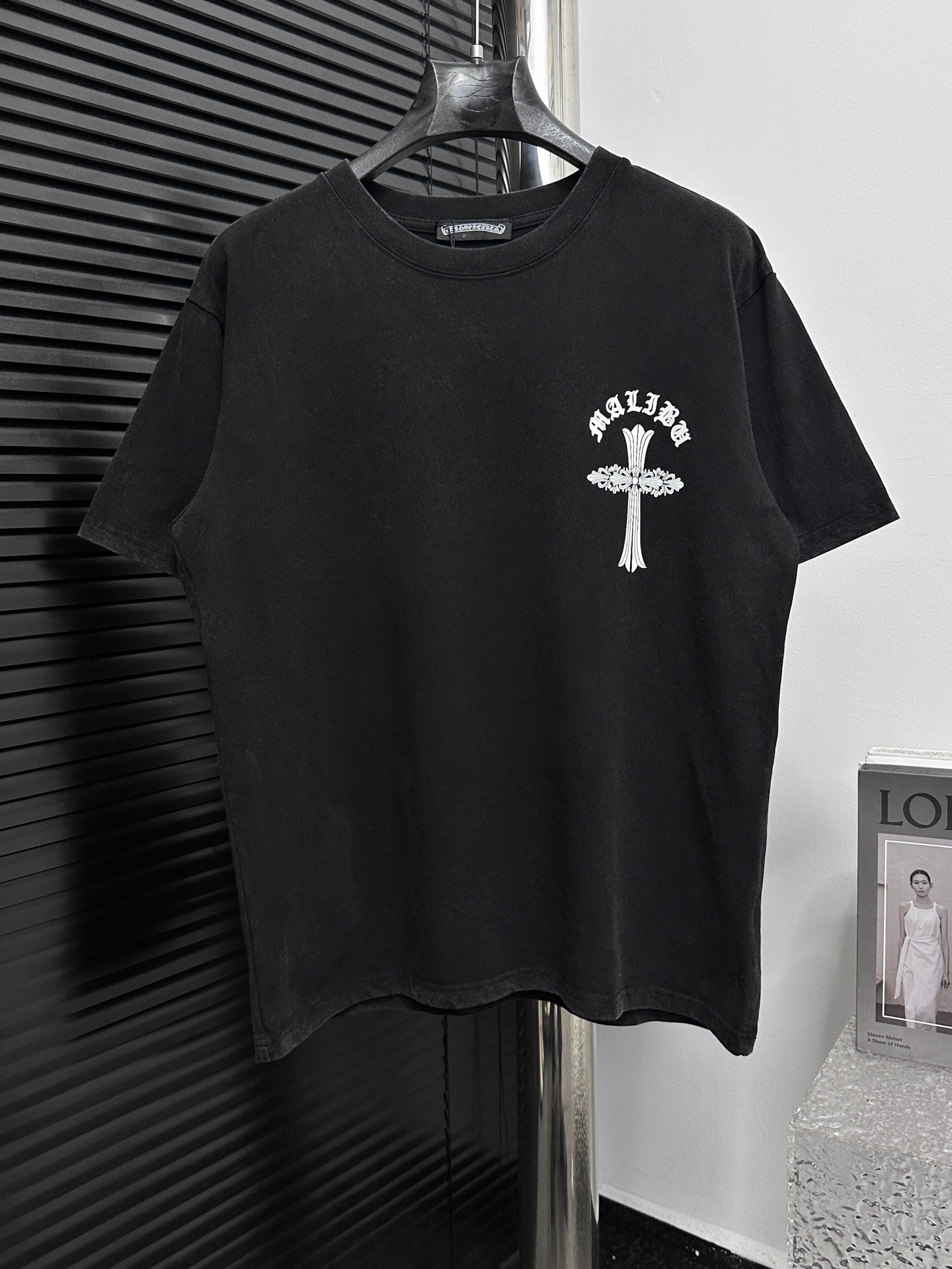 P85 【Chrome hearte】克罗心ch 25ss早春新款梵文洗水T恤 ·280克100%纯棉双纱汗布面料 ·同缸定染特种加粗32支双股1x1螺纹 ·双针车线跨缝工艺 ·原版主唛水洗吊牌 颜色: 洗水黑 尺码：XS-L