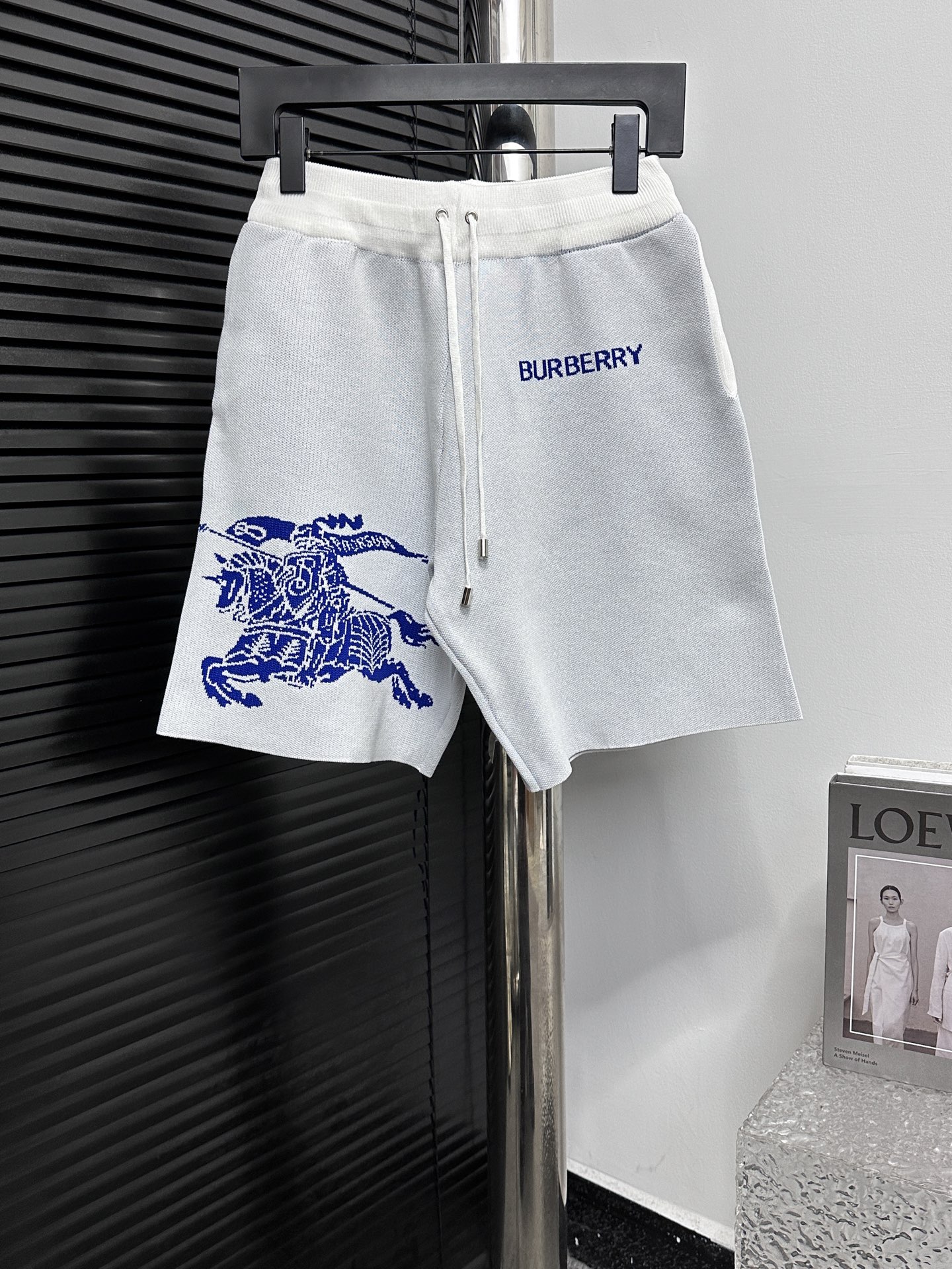 [BURBERRY] Pantalones cortos de punto Burberry War Horse. Tejido personalizado utilizando el método de tejido de oblea,…