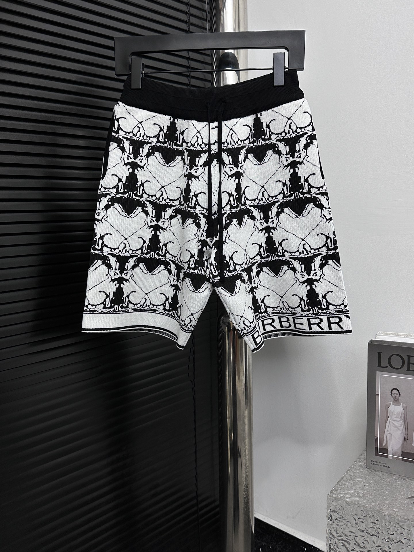 [BURBERRY] Pantalones cortos de punto con estampado completo Burberry 25ss. Tejido personalizado utilizando el método d…