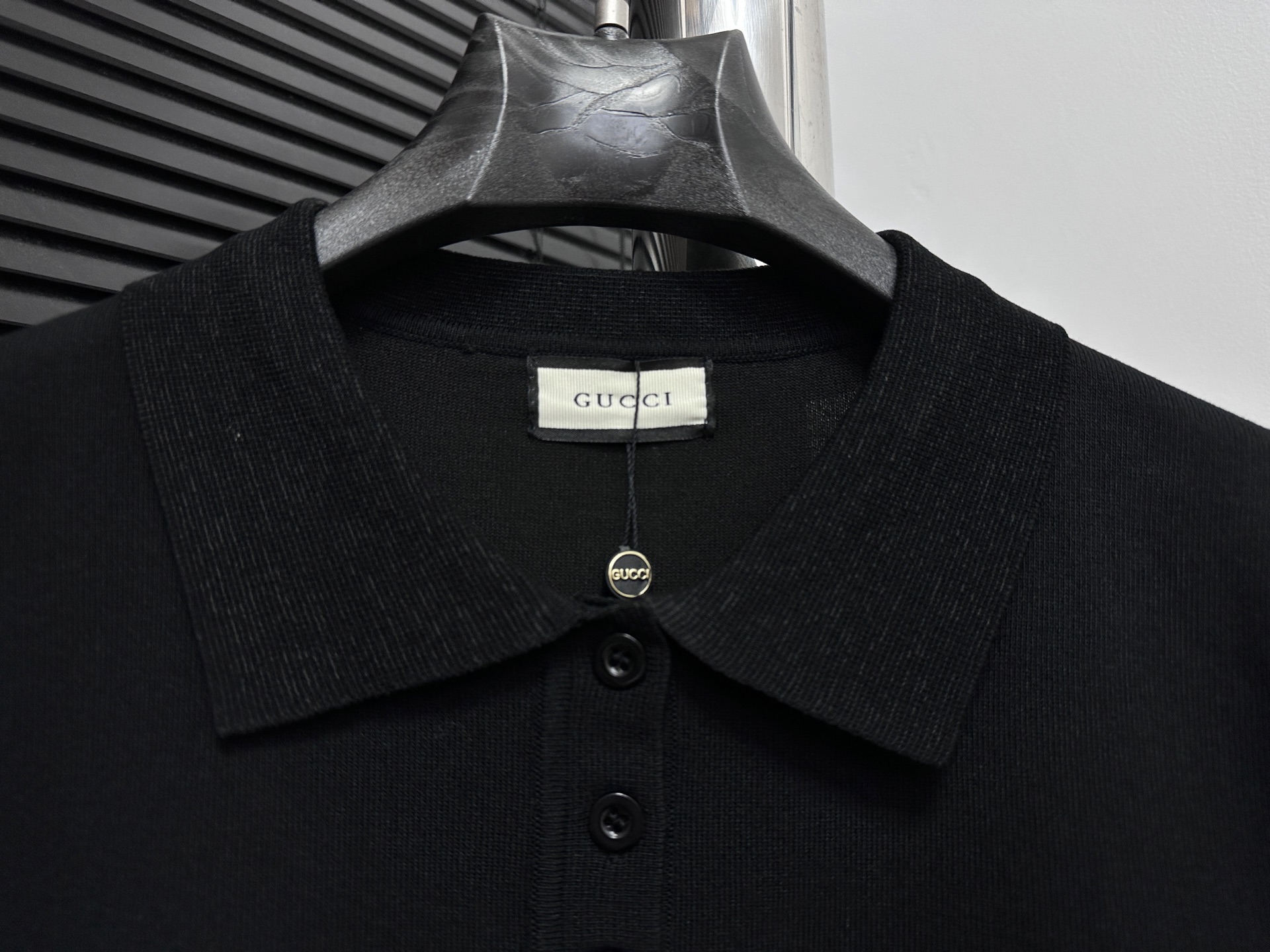 PJA 💰90
【GUCCI】古驰 logo提花工艺针织短袖圆领毛衣 注重细节 最求品质  男女同款
颜色：黑色 
码数：S-XL