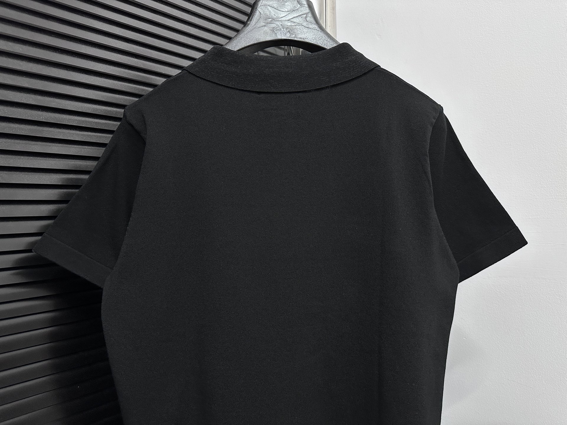 PJA 💰90
【GUCCI】古驰 logo提花工艺针织短袖圆领毛衣 注重细节 最求品质  男女同款
颜色：黑色 
码数：S-XL