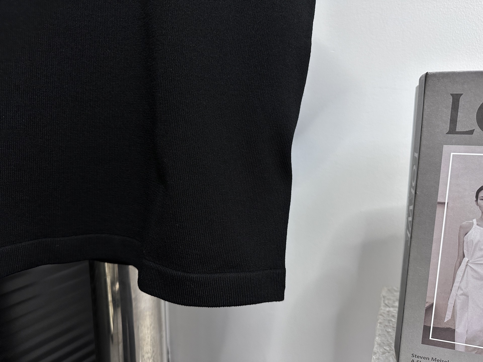 PJA 💰90
【GUCCI】古驰 logo提花工艺针织短袖圆领毛衣 注重细节 最求品质  男女同款
颜色：黑色 
码数：S-XL