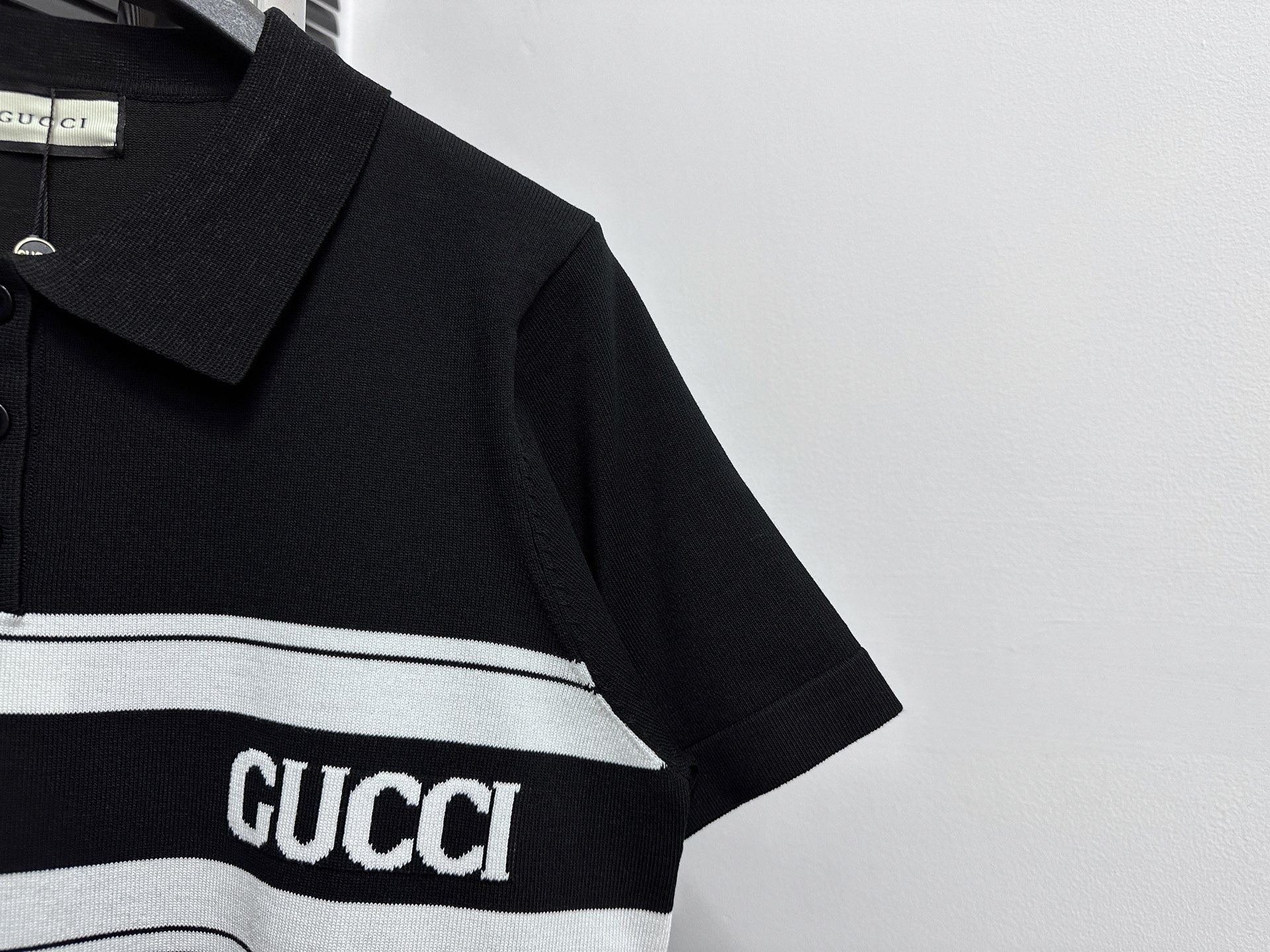PJA 💰90
【GUCCI】古驰 logo提花工艺针织短袖圆领毛衣 注重细节 最求品质  男女同款
颜色：黑色 
码数：S-XL