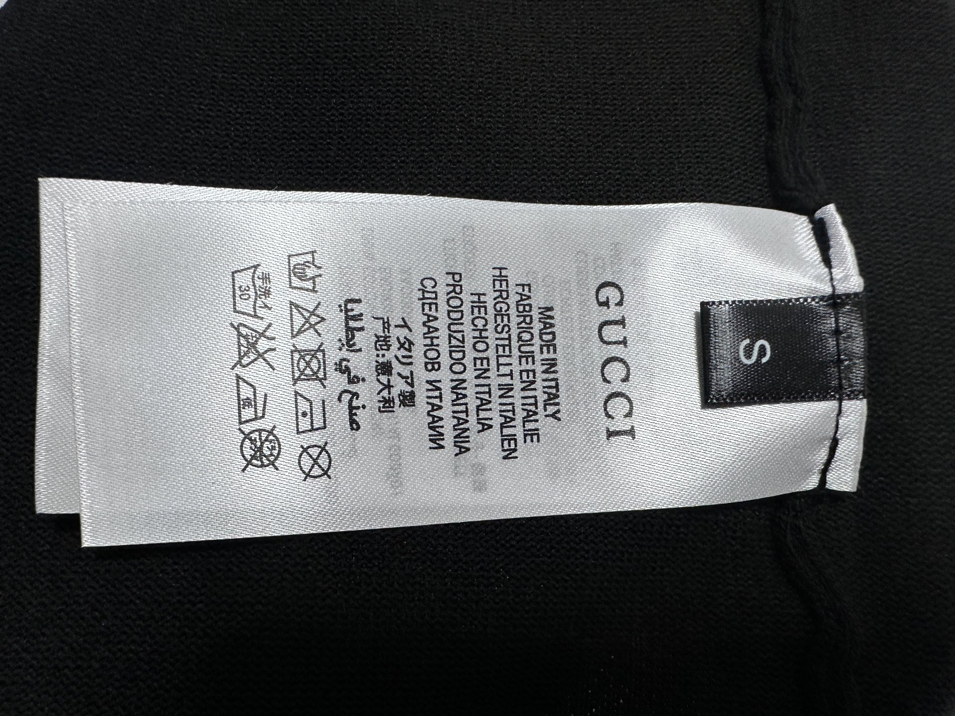 PJA 💰90
【GUCCI】古驰 logo提花工艺针织短袖圆领毛衣 注重细节 最求品质  男女同款
颜色：黑色 
码数：S-XL