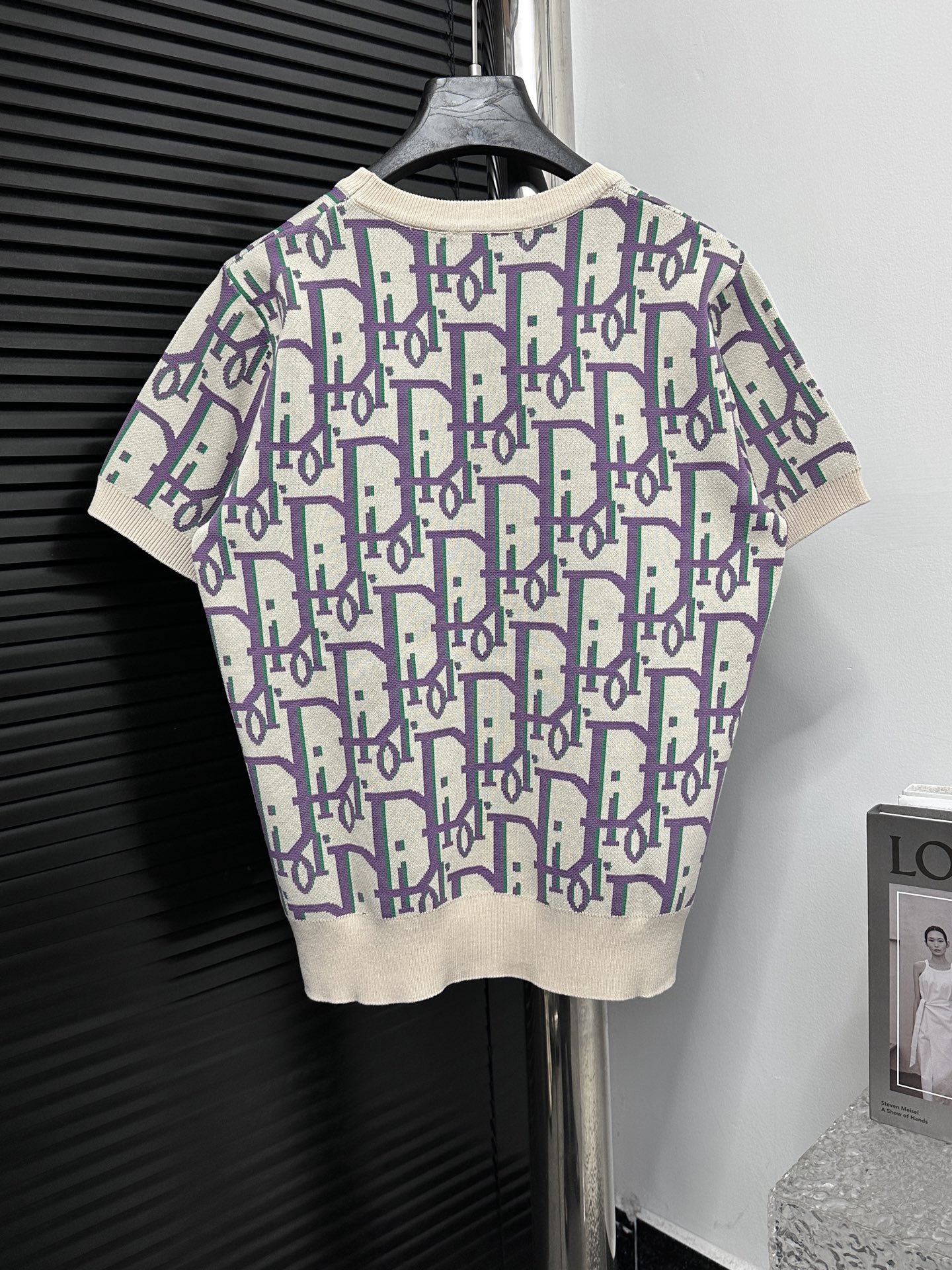 PJA 💰85
【Dior】迪奥2025新款 纯棉针织🧶短袖T恤   男女同款
轻奢高级，百搭又显瘦
男女都可轻松驾驭！
品质精细程度可以放大看细节 三标齐全 
尺码：S-XL