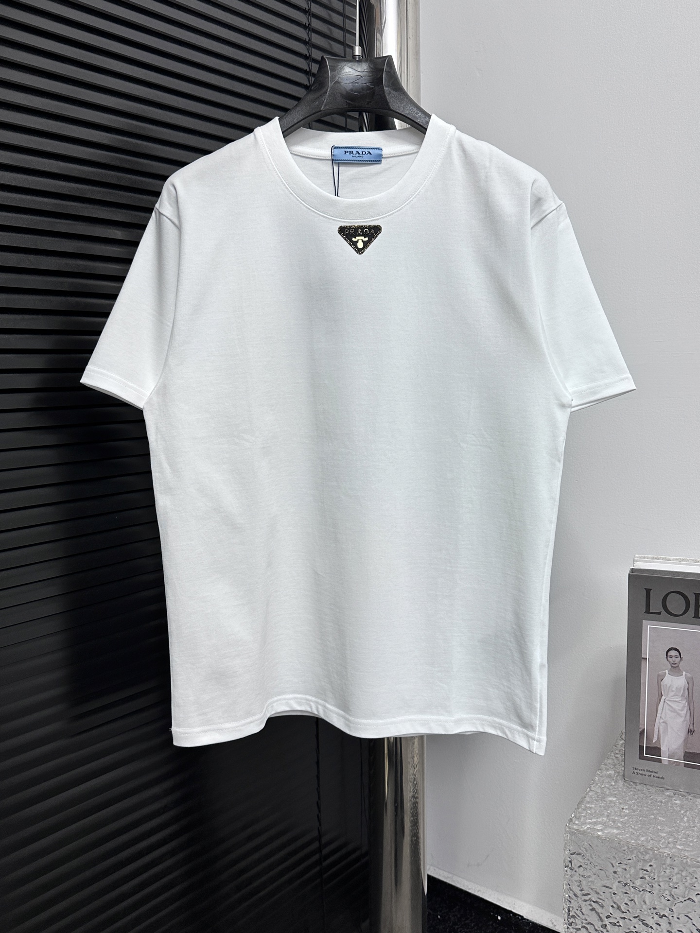 [Prada] Camiseta de manga corta con logo triangular Prada 25ss 280 g de algodón personalizado, tejido suave y cómodo, n…