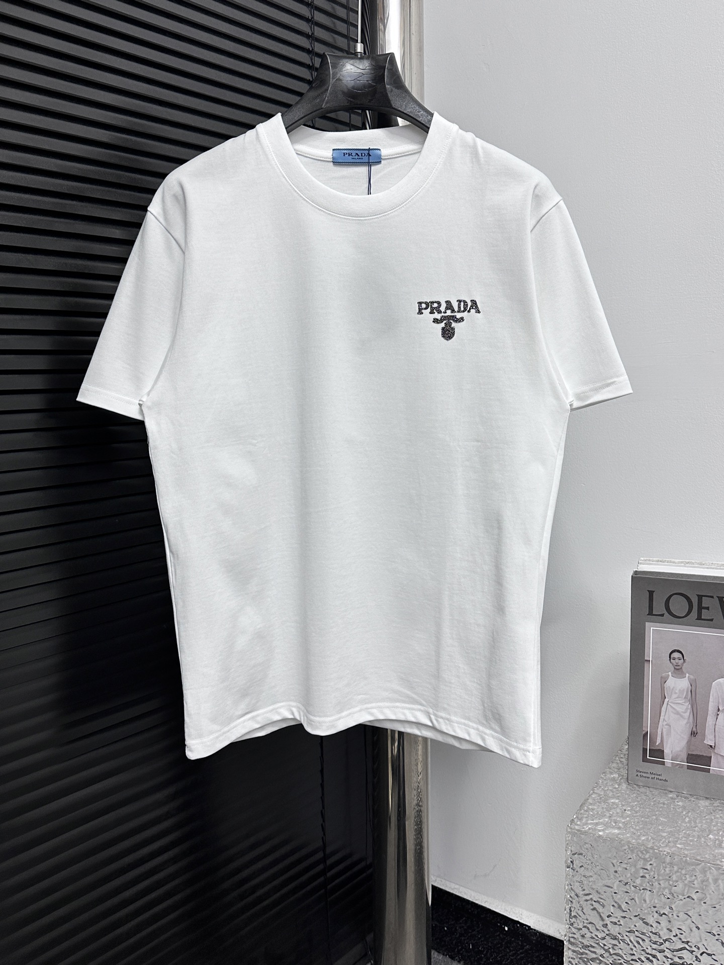 [Prada] Camiseta de manga corta con letras Prada 25ss 280 gramos de algodón personalizado, tejido suave y cómodo, nueva…