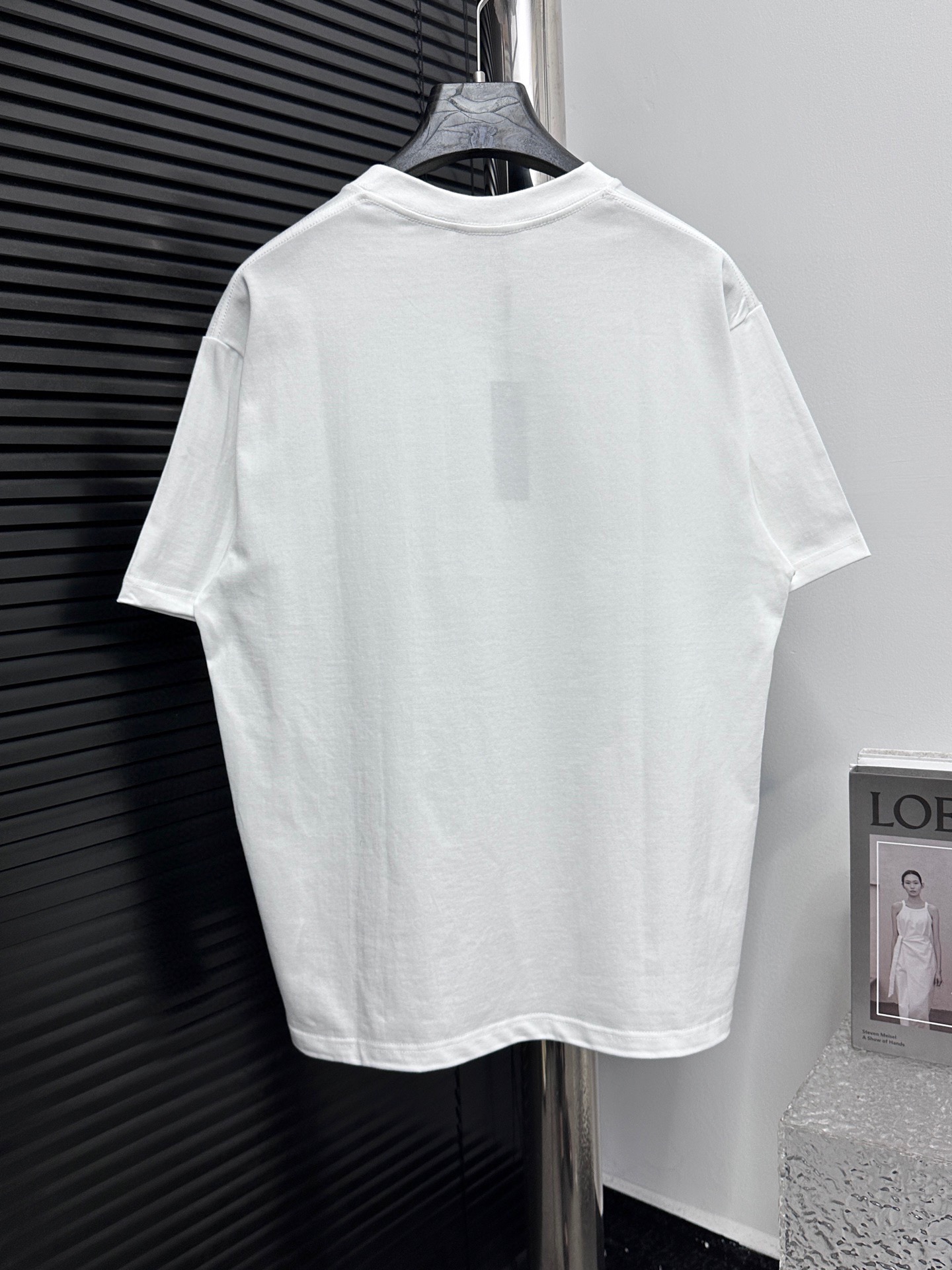 💰85
【BALENCIAGA 】巴黎世家  字母印花短袖T恤 
定织定染280克精梳棉重磅面料 螺纹零色差 细节完美 区别市面通货版本 欢迎对比 男女同款 上图必卖款
颜色：白色 黑色
尺码：XS-L