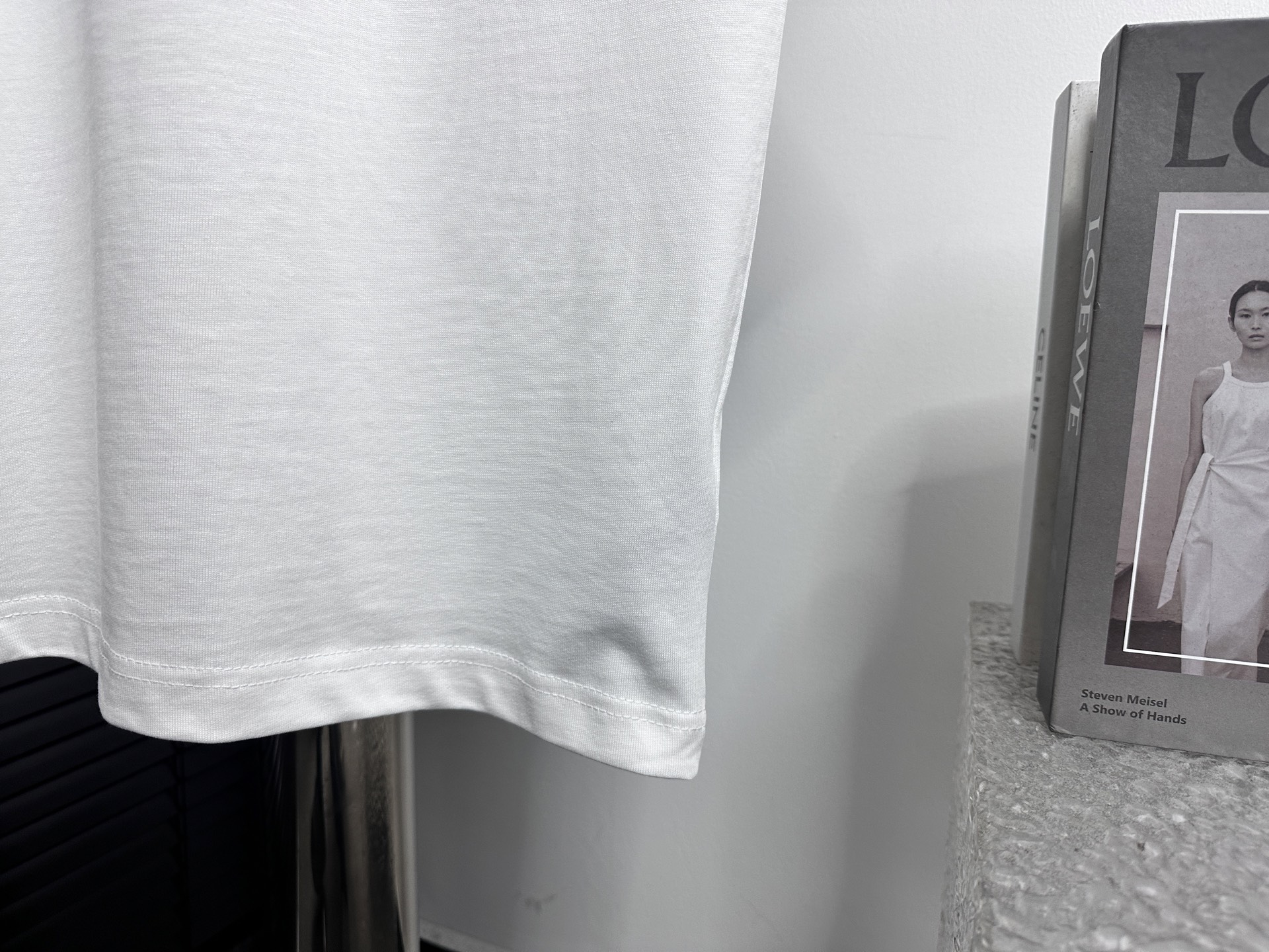 💰85
【BALENCIAGA 】巴黎世家  字母印花短袖T恤 
定织定染280克精梳棉重磅面料 螺纹零色差 细节完美 区别市面通货版本 欢迎对比 男女同款 上图必卖款
颜色：白色 黑色
尺码：XS-L