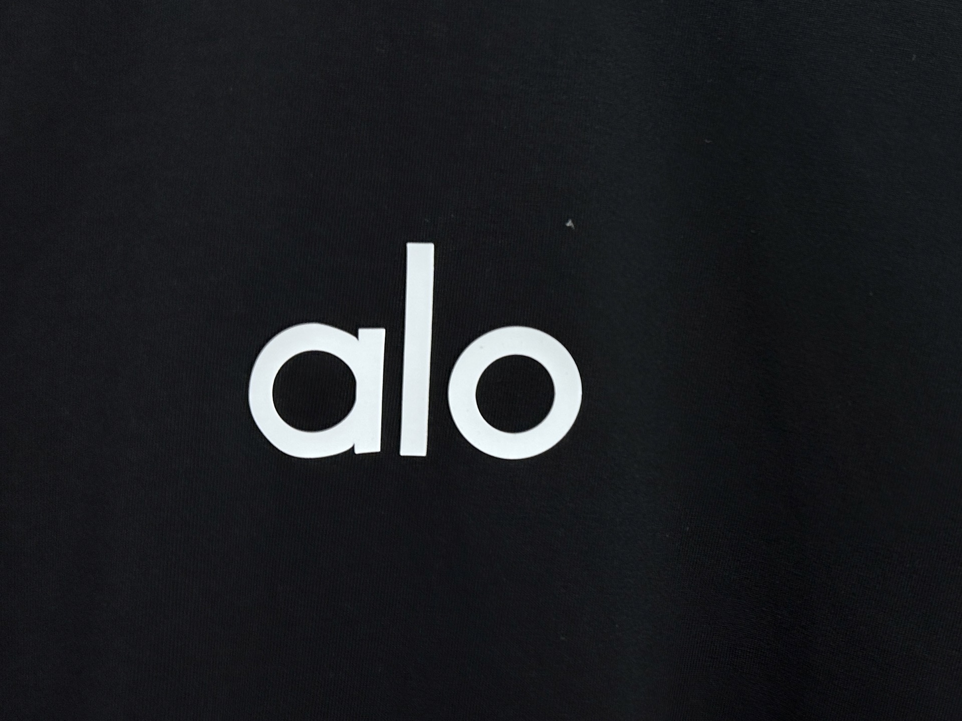 💰80
【alo】25ss字母logo短袖
采用270克双纱面料，1*1索罗娜罗纹，宽松版本，男女同款
尺码：XS-L
