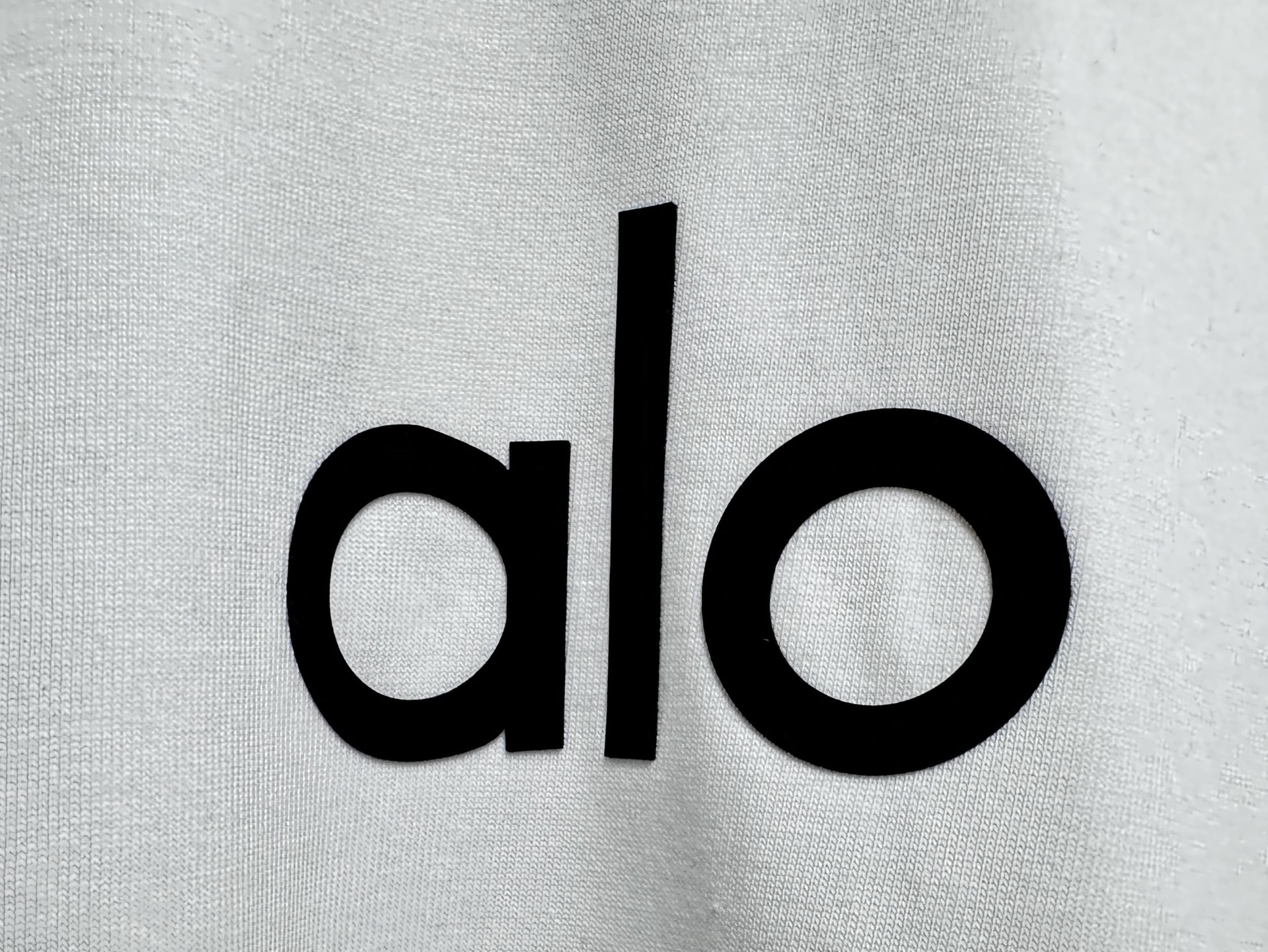 💰80
【alo】25ss字母logo短袖
采用270克双纱面料，1*1索罗娜罗纹，宽松版本，男女同款
尺码：XS-L
