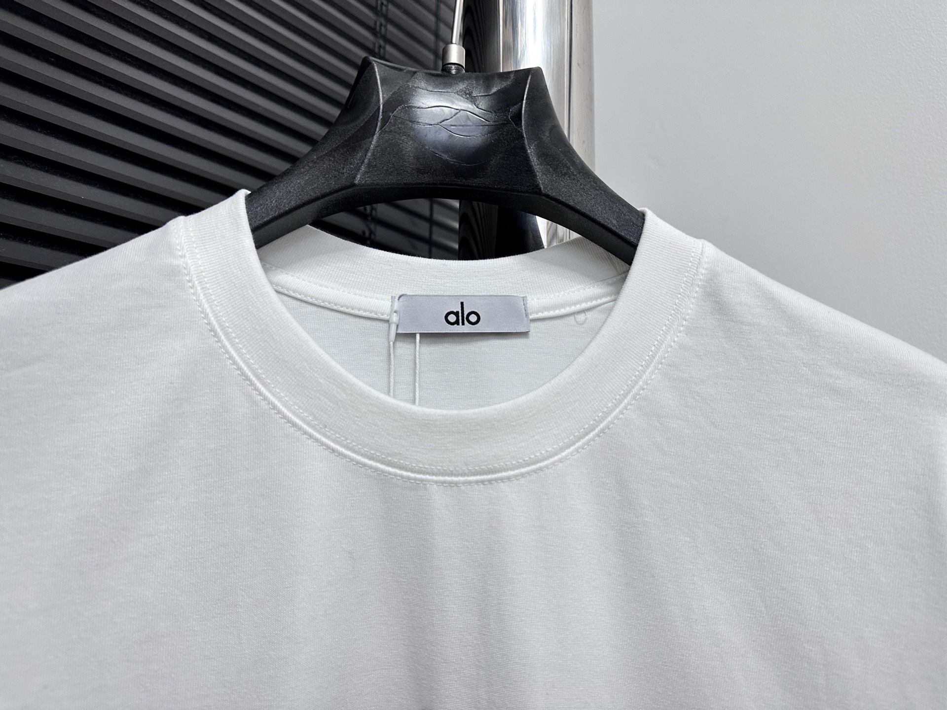 💰80
【alo】25ss字母logo短袖
采用270克双纱面料，1*1索罗娜罗纹，宽松版本，男女同款
尺码：XS-L
