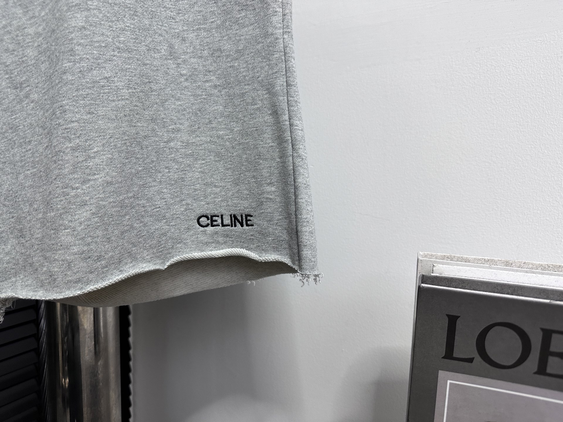 P125 
【CELINE】赛琳 经典胶囊系列小刺绣短裤
以刺绣字母设计来点缀整体的格调 简单，明了，一看就知道买回去不会后悔的款 通勤搭遍衣柜所有，气质拉满！
尺码：XS-L