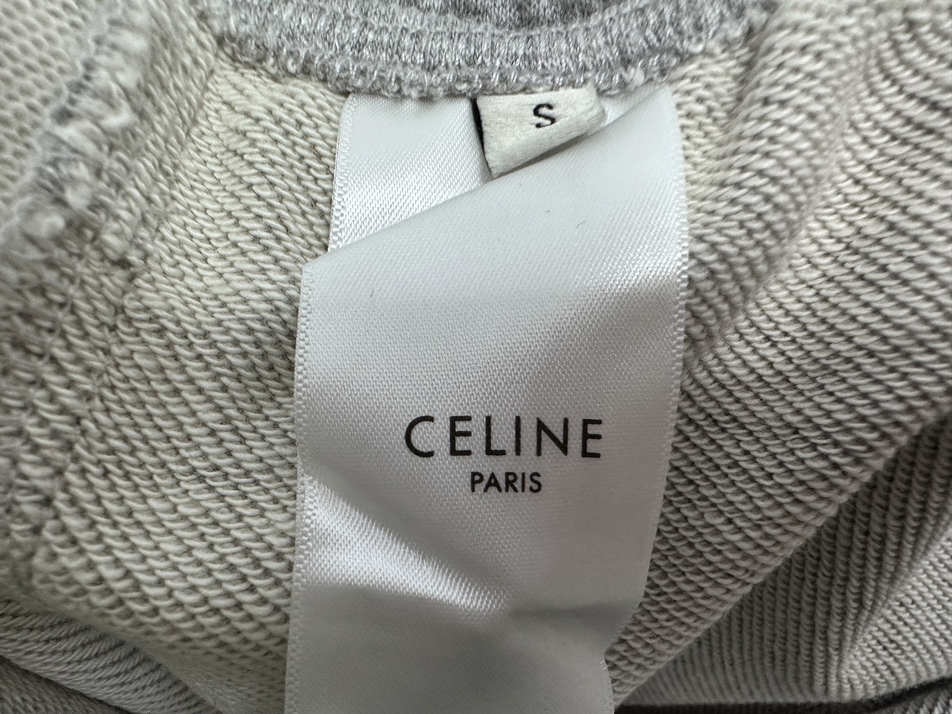 P125 
【CELINE】赛琳 经典胶囊系列小刺绣短裤
以刺绣字母设计来点缀整体的格调 简单，明了，一看就知道买回去不会后悔的款 通勤搭遍衣柜所有，气质拉满！
尺码：XS-L