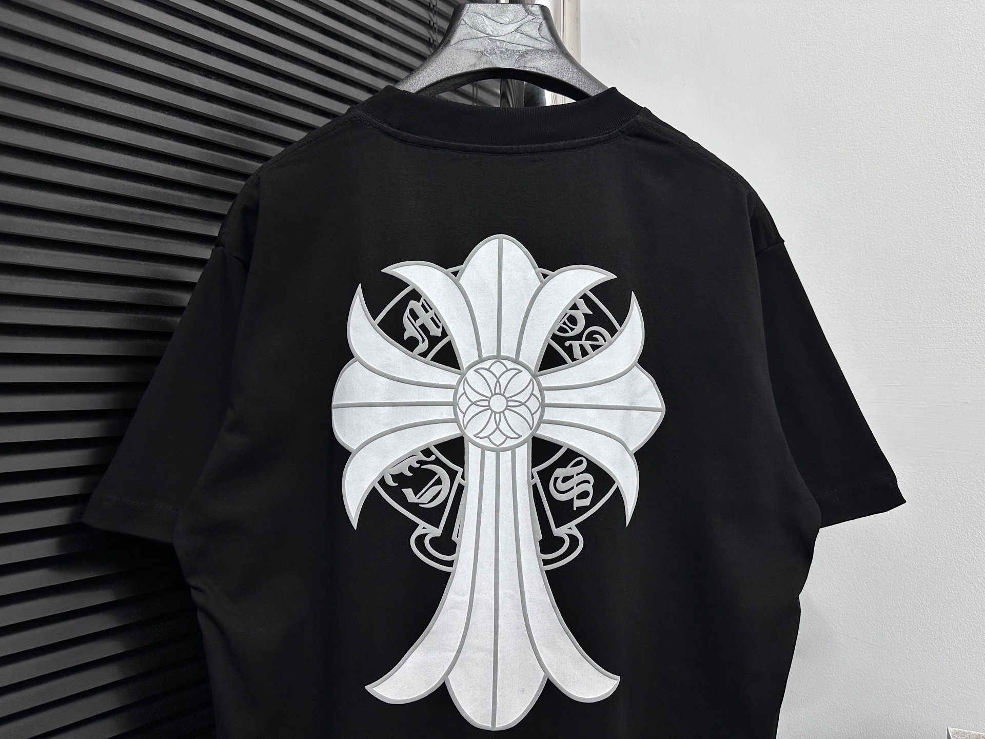 Chrome Hearts Camiseta de Manga Corta con Cruz para Hombre y Mujer 8 i1746287136578 689 0 6