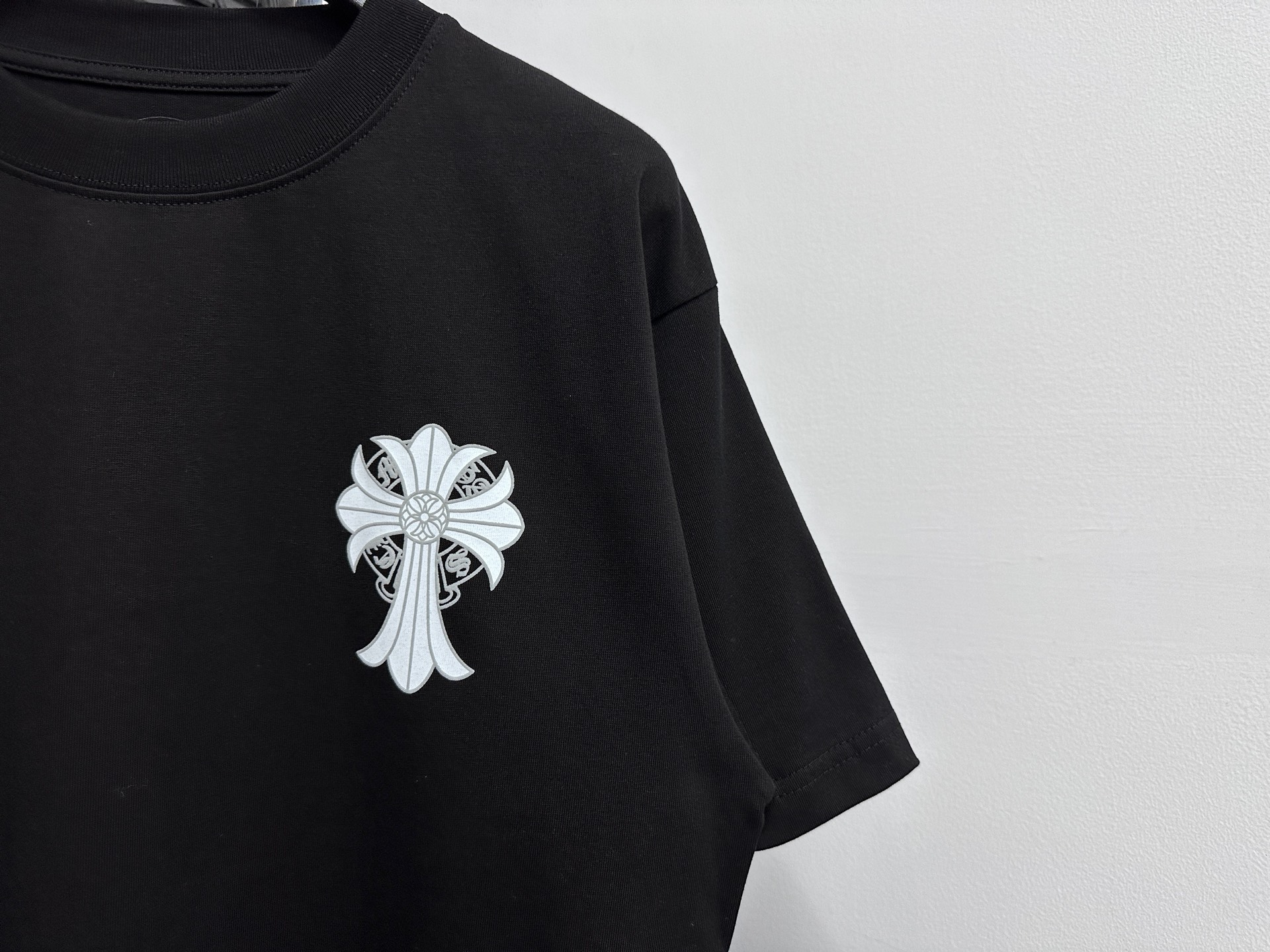 Chrome Hearts Camiseta de Manga Corta con Cruz para Hombre y Mujer 5 i1746287136806 3803 0 3