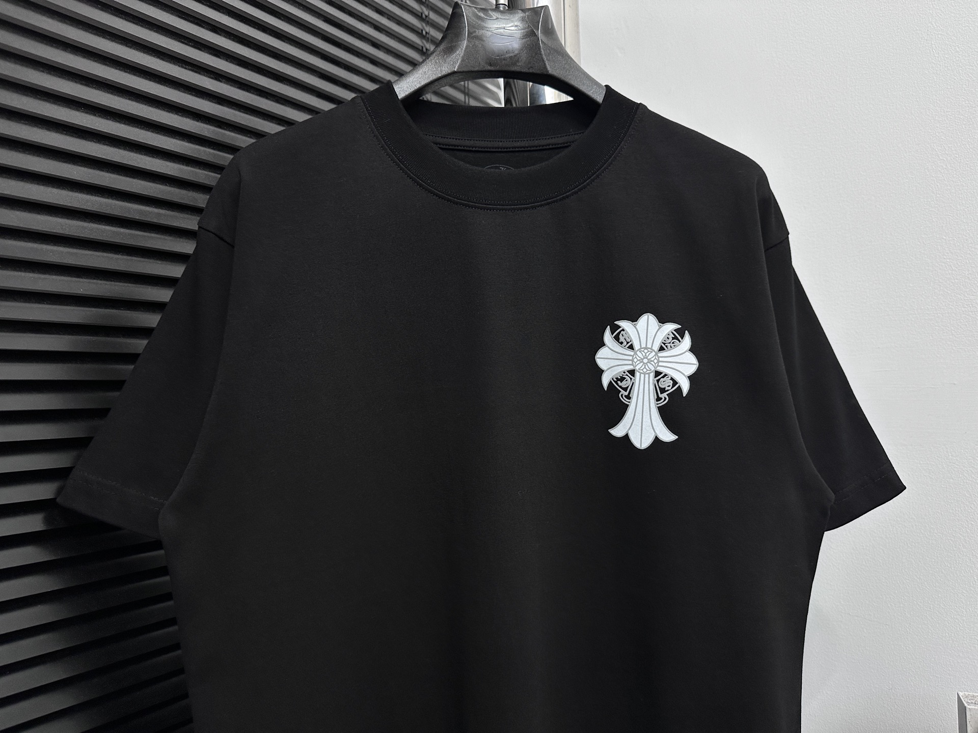 Chrome Hearts Camiseta de Manga Corta con Cruz para Hombre y Mujer 7 i1746287137997 7870 0 5