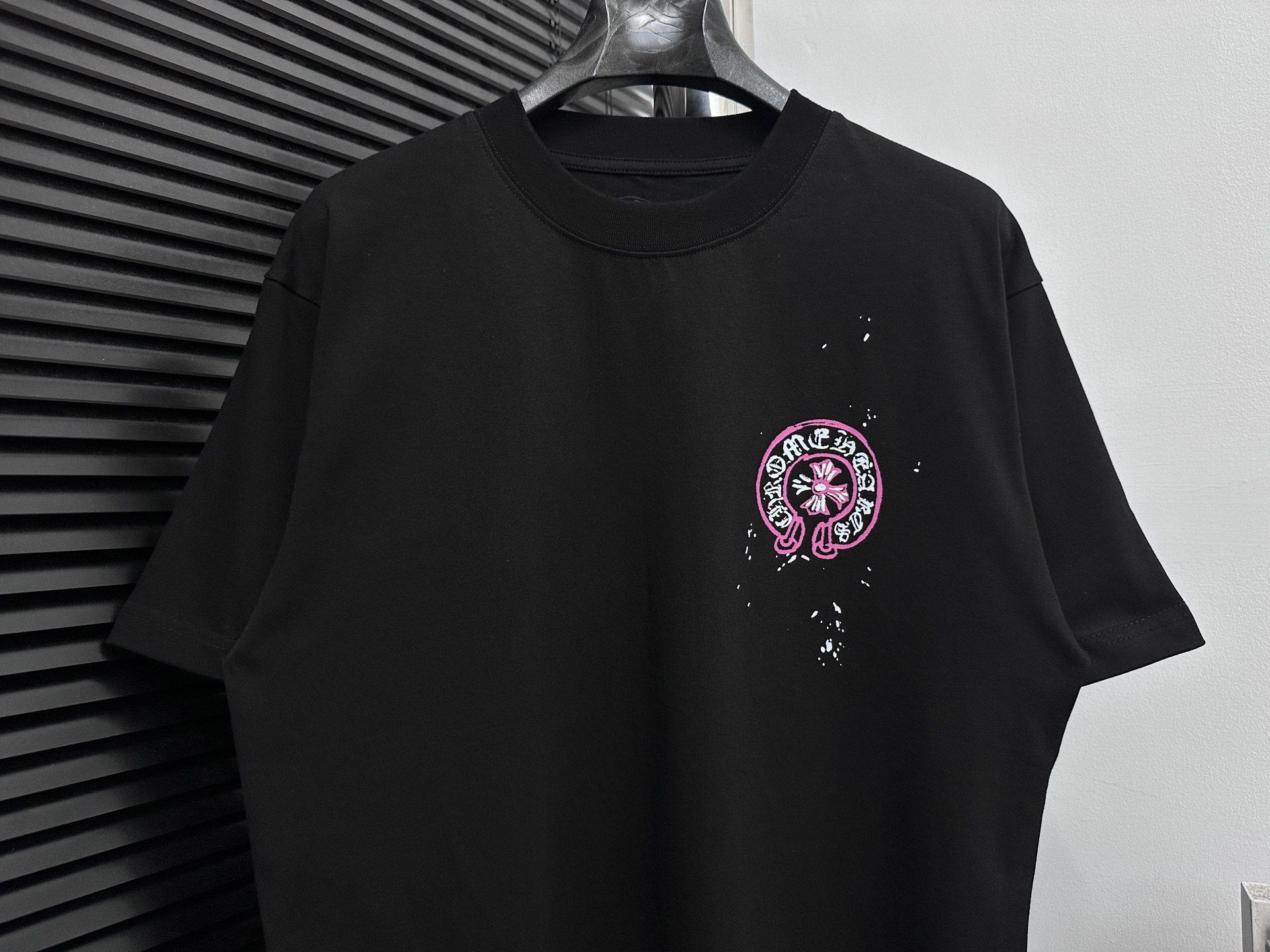 Chrome Hearts 25ss Camiseta de Manga Corta con Cuello Redondo 6 i1746289699328 3537 0 5