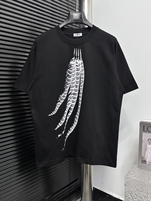 Loewe Camiseta de Manga Corta con Estampado de Plumas para Hombre 1 Loewe Camiseta de Manga Corta con Estampado de Plumas para Hombre