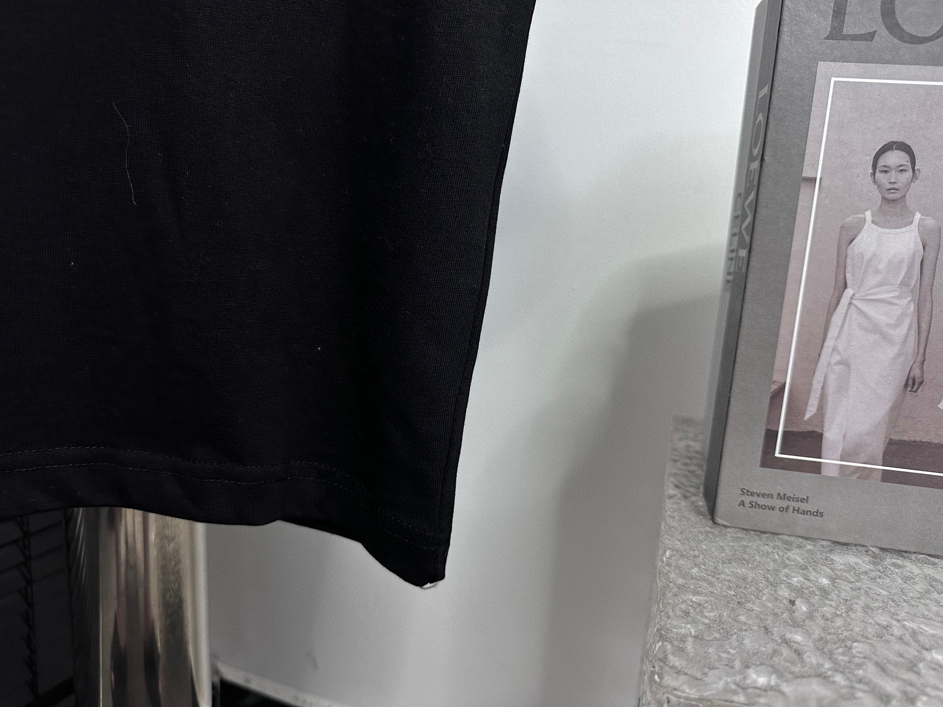 ￼ ￼ P105

【Prada】普拉达25ss刺绣字母短袖T恤
280克定制棉，面料柔软舒适，全新设计灵感，极具时尚代表性!手感舒适透气!极为时尚耐看有腔调，上身效果高端大气，极致有型的百搭款!
尺码：XS-L