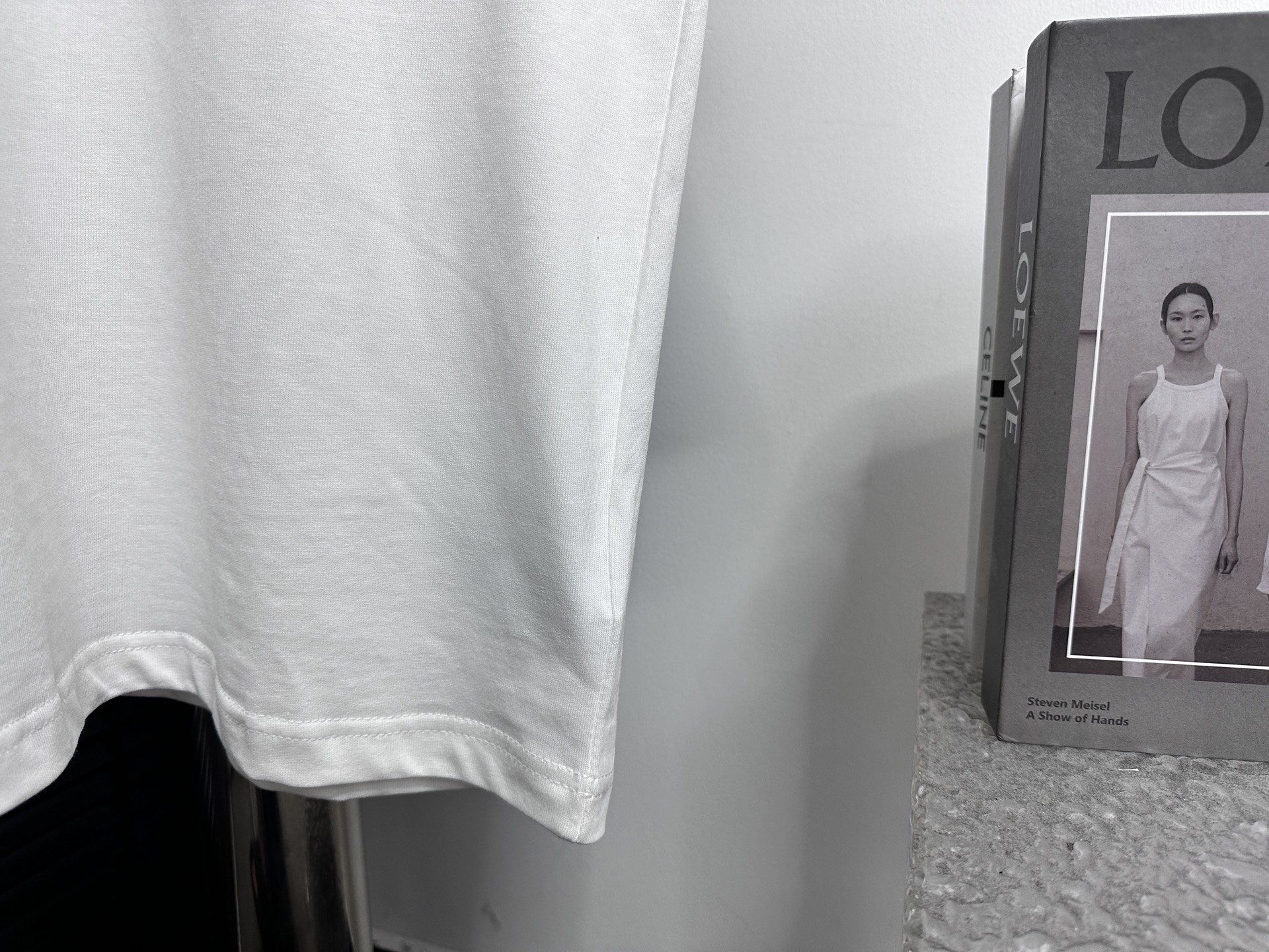 ￼ P100

【ChromeHearts】克罗心 25ss印花圆领T恤
原版面料 官方同款  短袖T恤
定制260克同缸染面料  手感非常舒服  
春夏最新砖柜同步  时尚又个性  超级百搭好看                
男女都非常合适  人手必备款 
吊牌 领标 水洗麦 三标齐全
颜色: 黑色 白色
尺码：XS-L