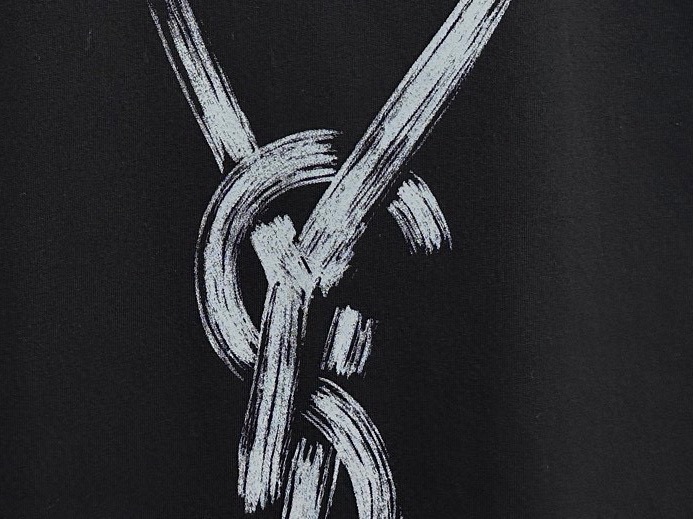 ￼ P100

【YSL】圣罗兰 25ss经典logo短袖t恤
超经典明星通勤必备单品280双纱纯棉!纯棉柔软面料 对色定染面料， 潮流感十足 定染纯棉面料，os版型，三标齐全，男女同款。
颜色：黑色，白色
尺码：XS-L
