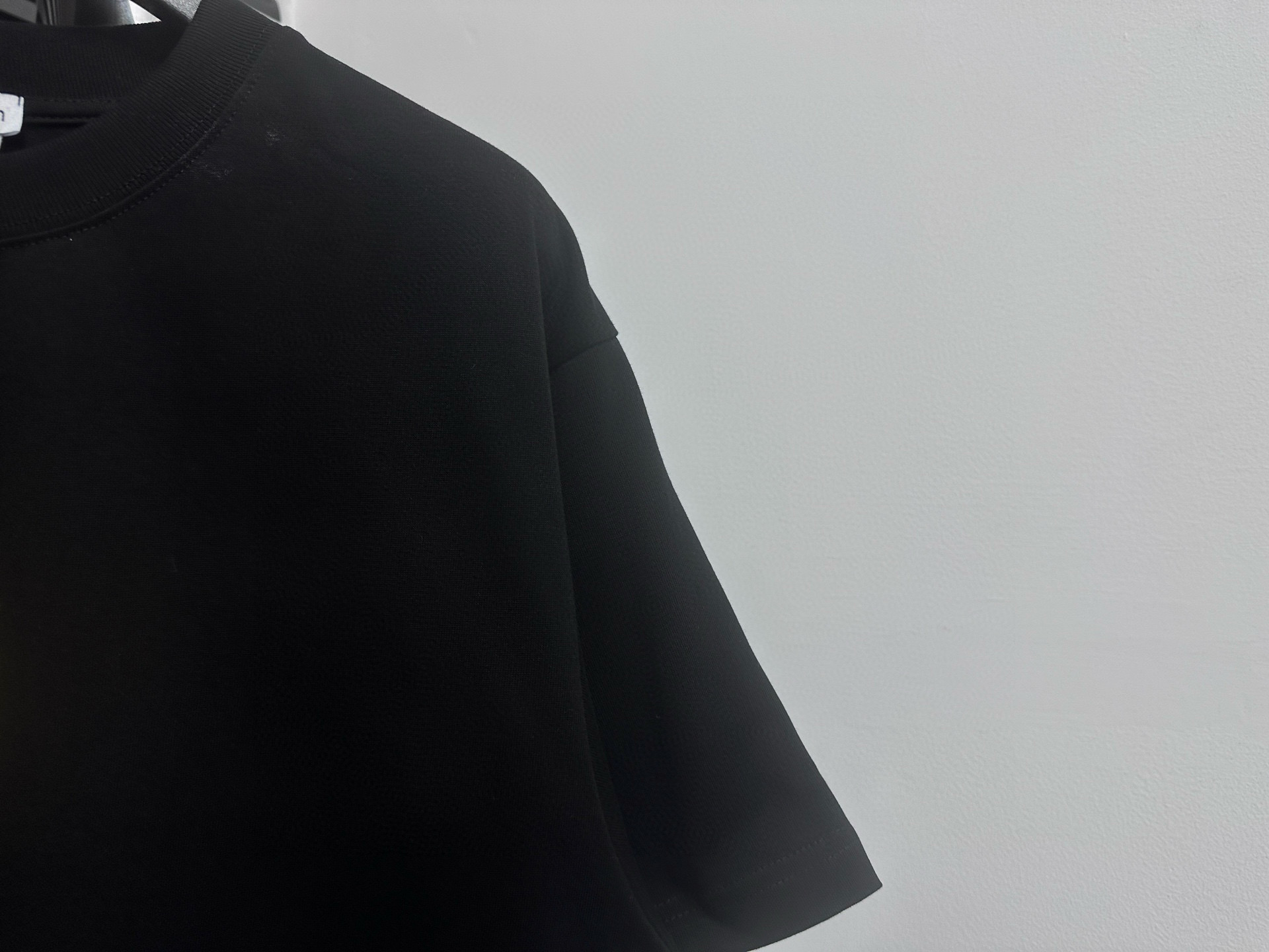 P100

【Lululemon】lulu 2025SS新款字母印花短袖
大Logo字母os廓形宽松版型重磅纯棉短袖
 简单百搭 无论内搭外穿尽显运动气息
尺码：Xs-L
