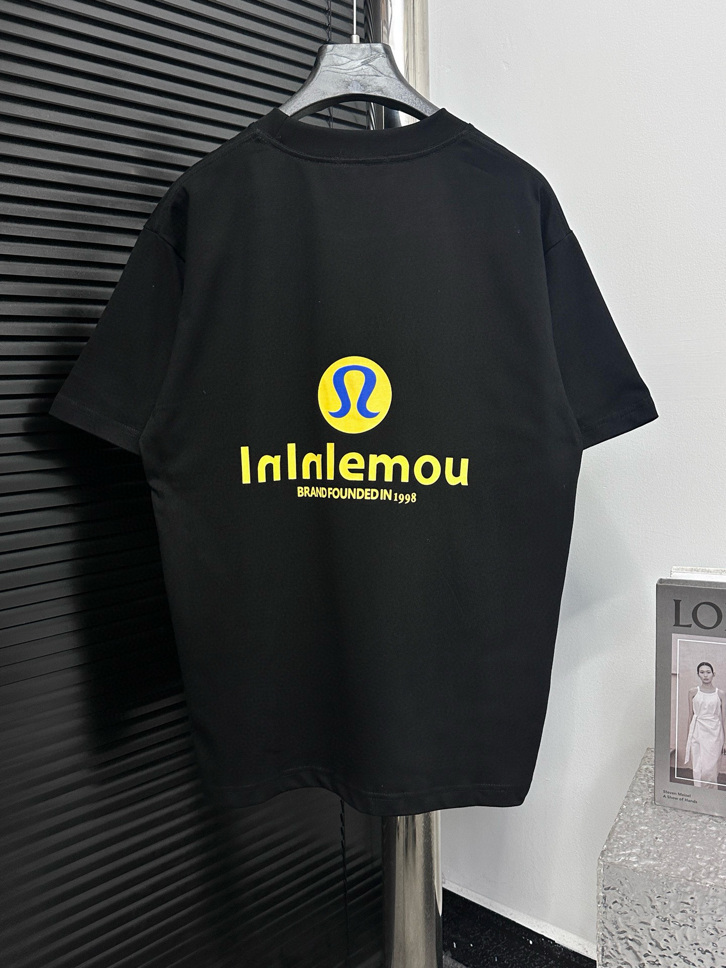 P100

【Lululemon】lulu 2025SS新款字母印花短袖
大Logo字母os廓形宽松版型重磅纯棉短袖
 简单百搭 无论内搭外穿尽显运动气息
尺码：Xs-L