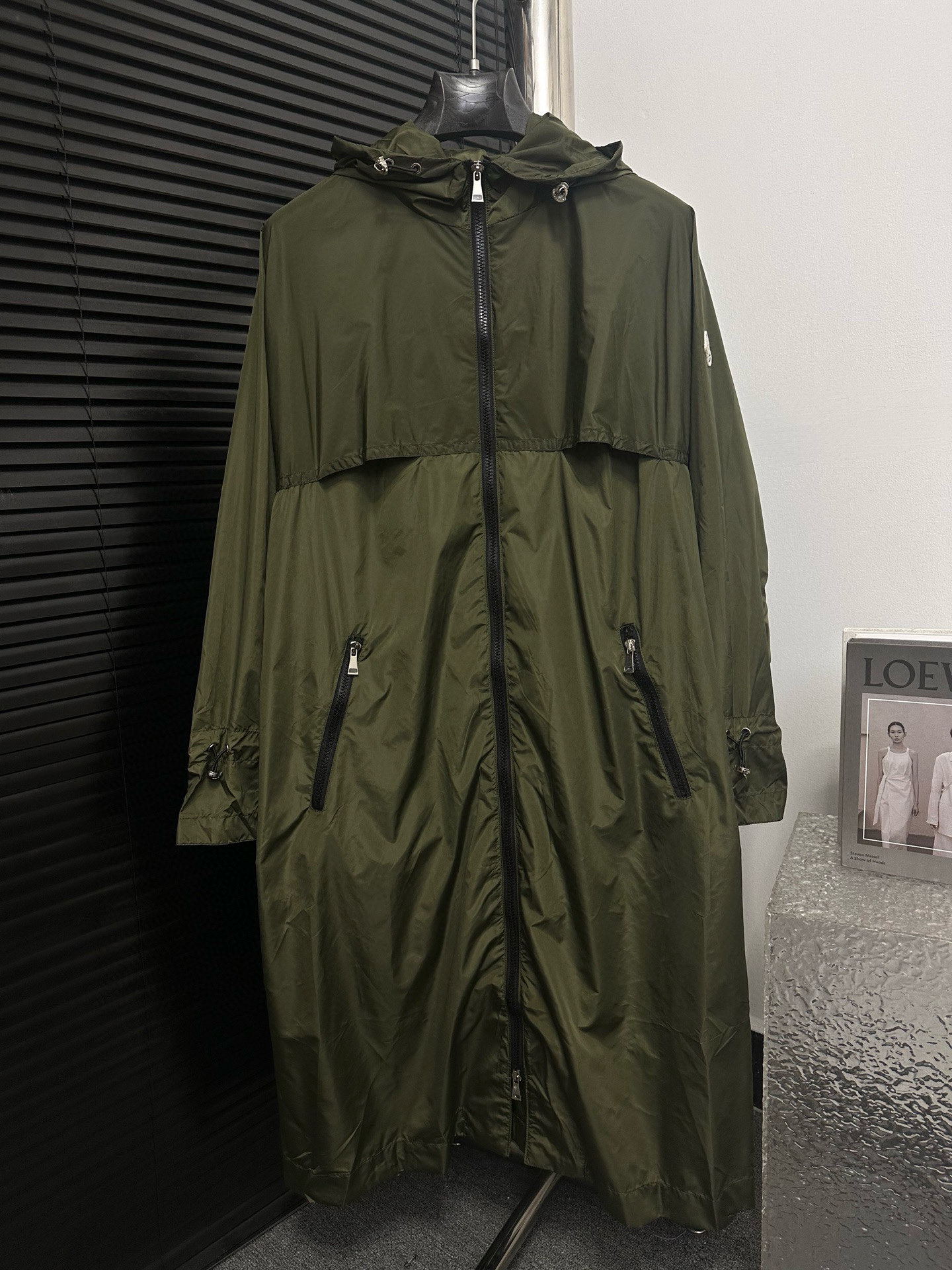 【Moncler】Nueva gabardina larga con capucha para mujer, ¡una gabardina larga que vale la pena! Para aquellos que aman el…