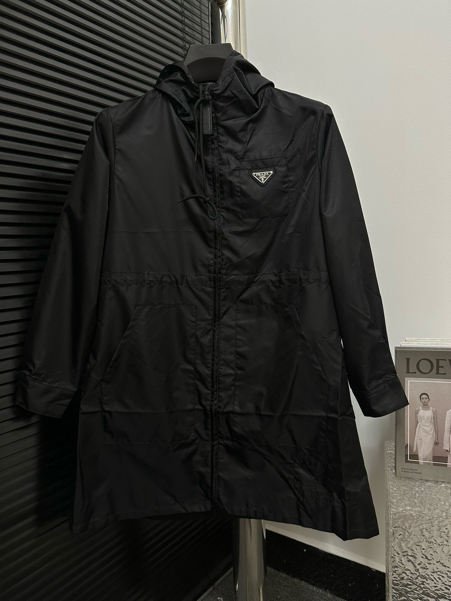 【Prada】La nueva chaqueta de vestir cortavientos de Prada con película original y accesorios de hardware personalizados.…