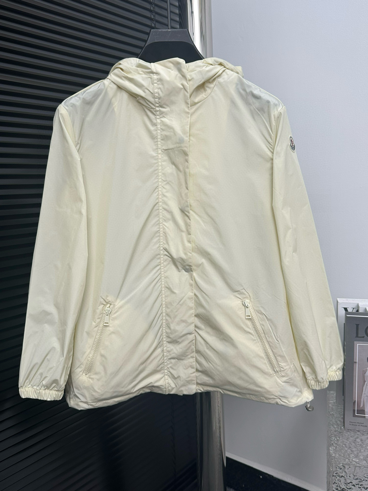 【Moncler】Chaqueta corta de mujer con capucha, tipo plumífero, cortavientos, para protección solar, con una transpirabil…