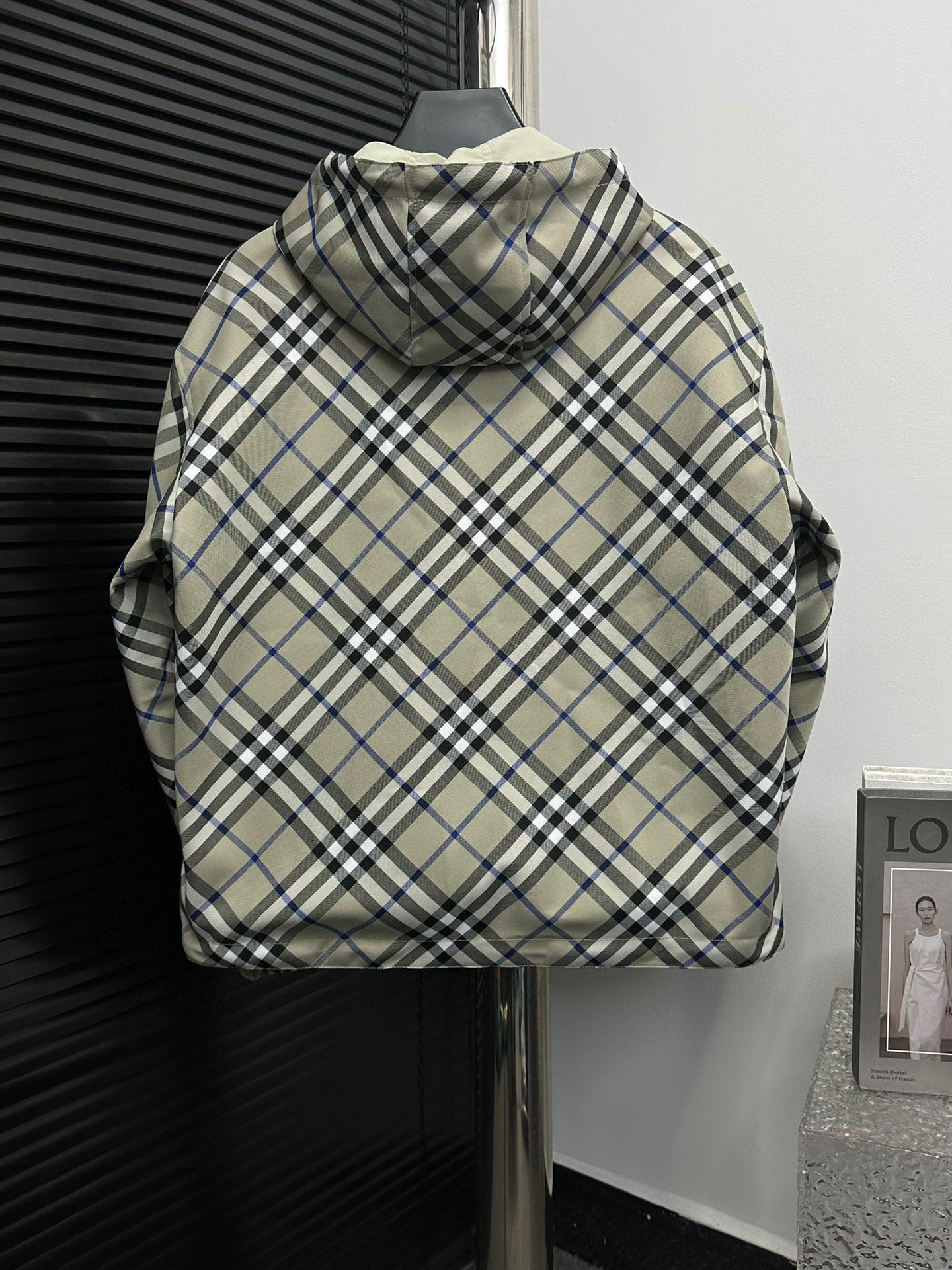 Chaqueta Reversible Burberry con Capucha y Estampado de Cuadros para Hombre 3 i1755879907017 467 0 1