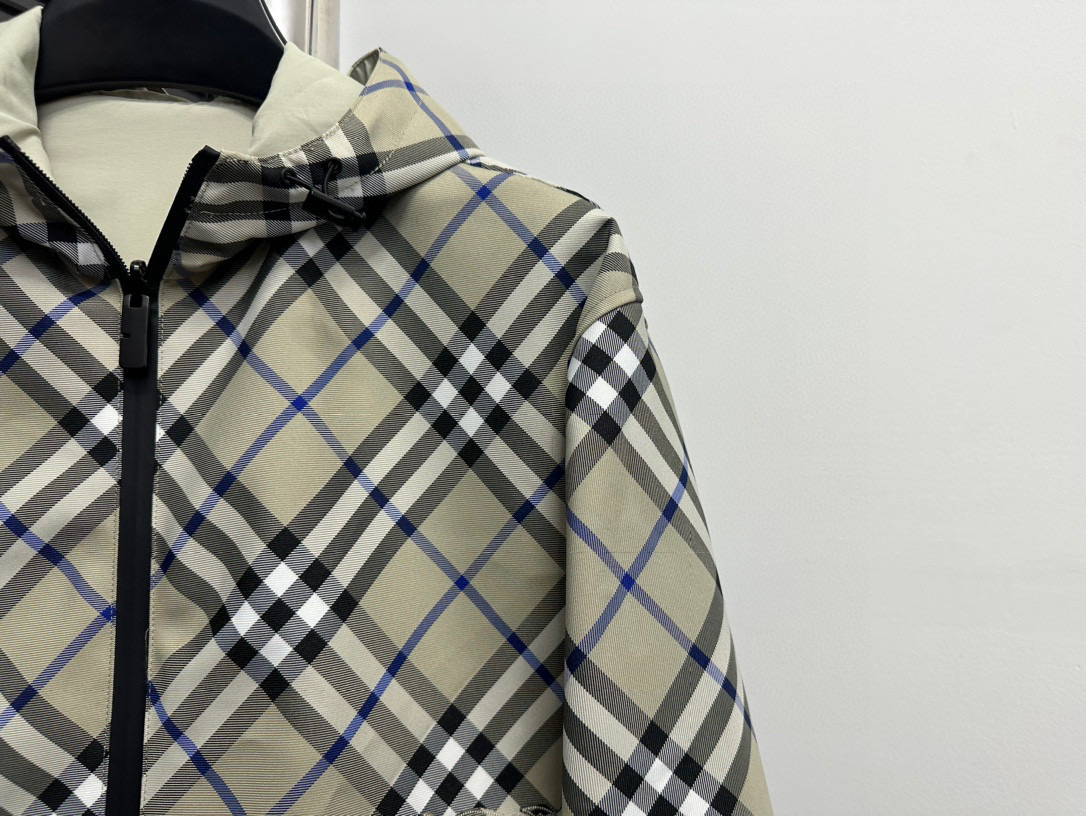 Chaqueta Reversible Burberry con Capucha y Estampado de Cuadros para Hombre 7 i1755879907552 4293 0 5