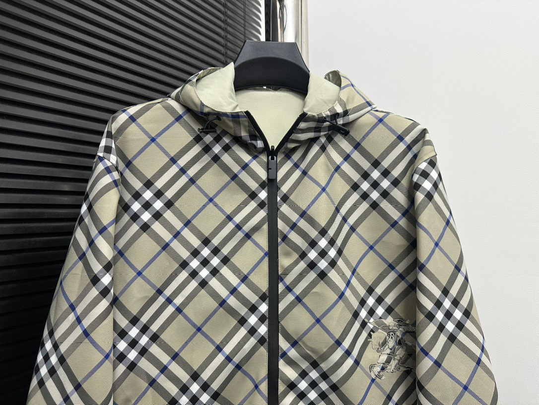 Chaqueta Reversible Burberry con Capucha y Estampado de Cuadros para Hombre 9 i1755879907554 7968 0 7