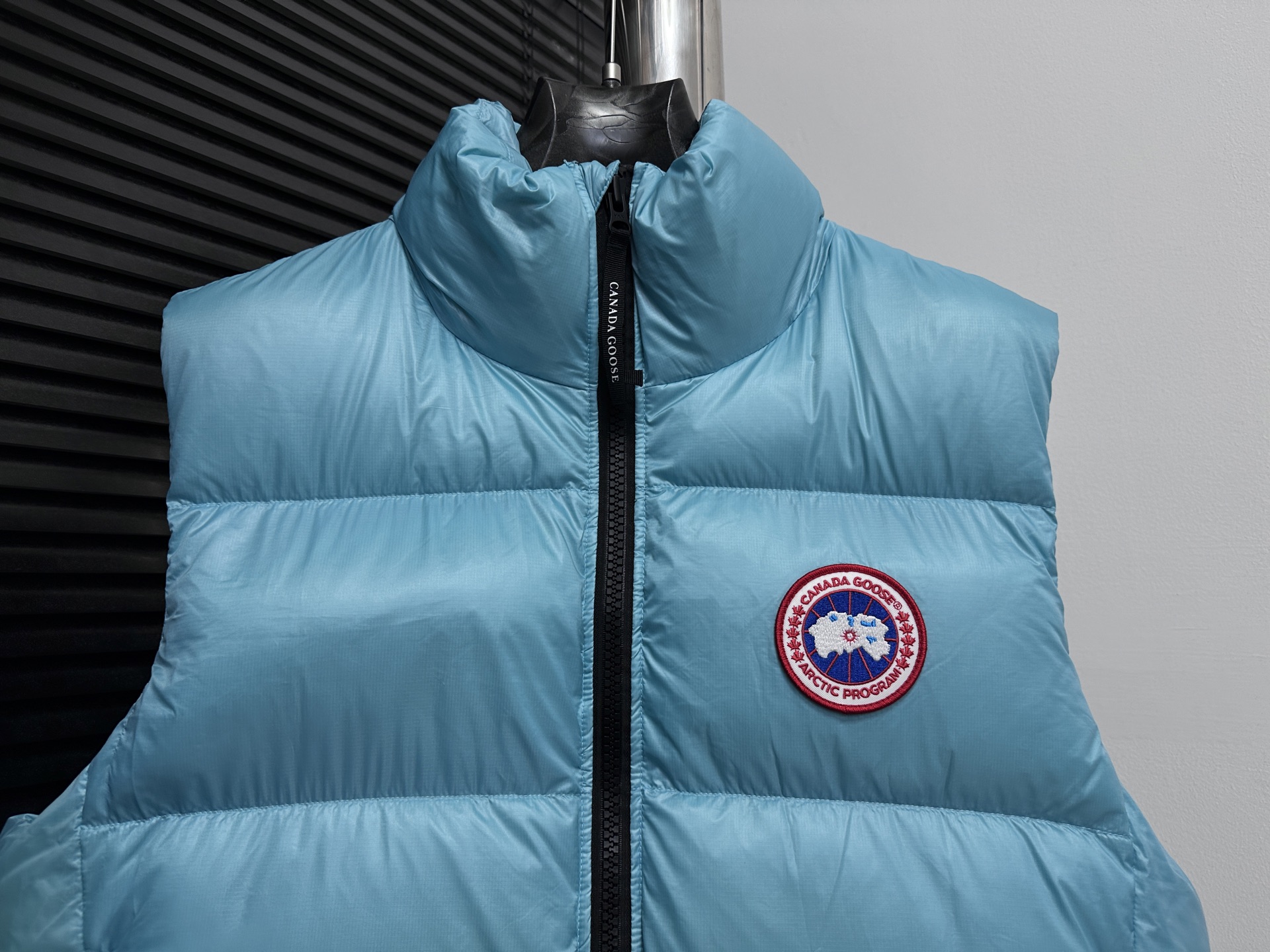 Chaleco Acolchado Canada Goose para Mujer, Ligero y Cálido 6 i1756560174580 4724 0 4