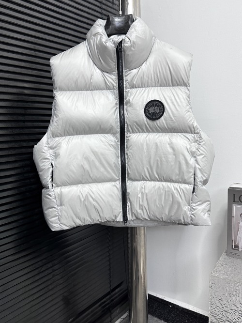 Canada Goose Puffer Down Vest, Warm & Stylish, Perfect for Winter 1 Canada Goose Puffer Down Vest, Warm & Stylish, Perfect for Winter
