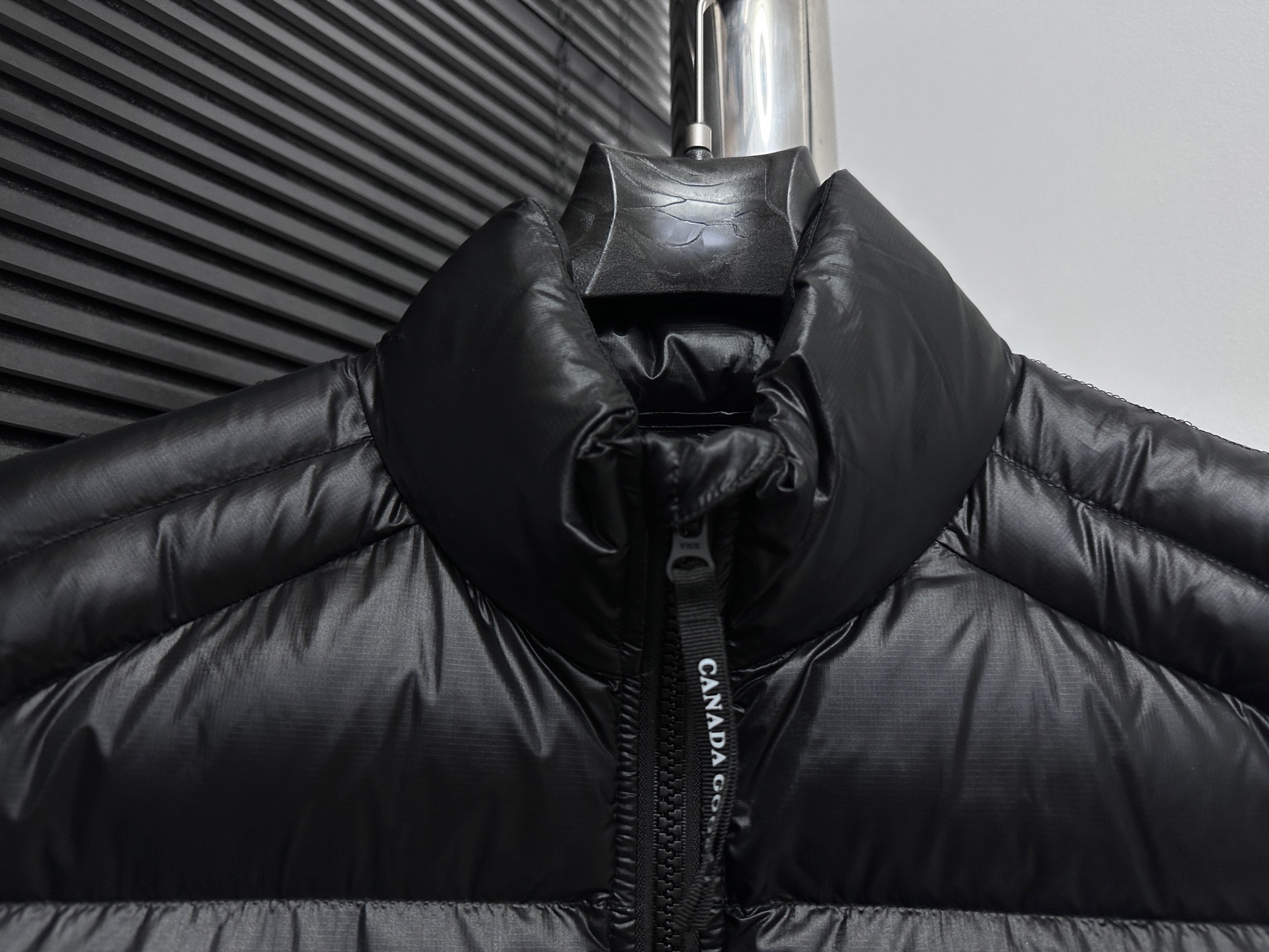 Canada Goose Crofton Chaleco Ligero de Plumón, Resistente al Agua y al Viento 5 i1756561720937 8088 0 3