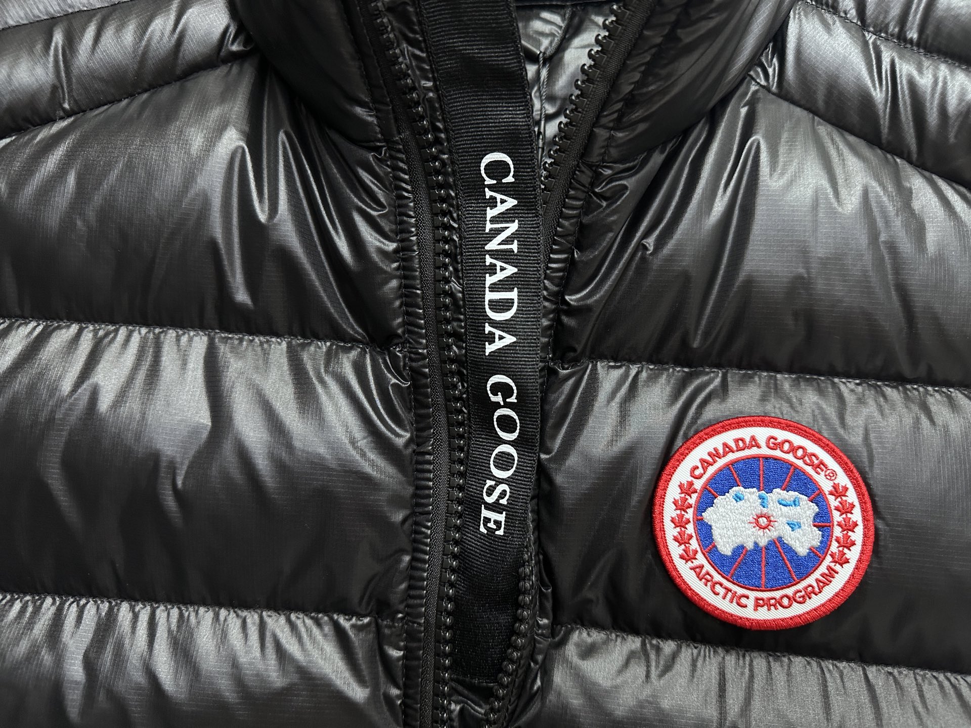 Canada Goose Crofton Chaleco Ligero de Plumón, Resistente al Agua y al Viento 8 i1756561720944 1962 0 6