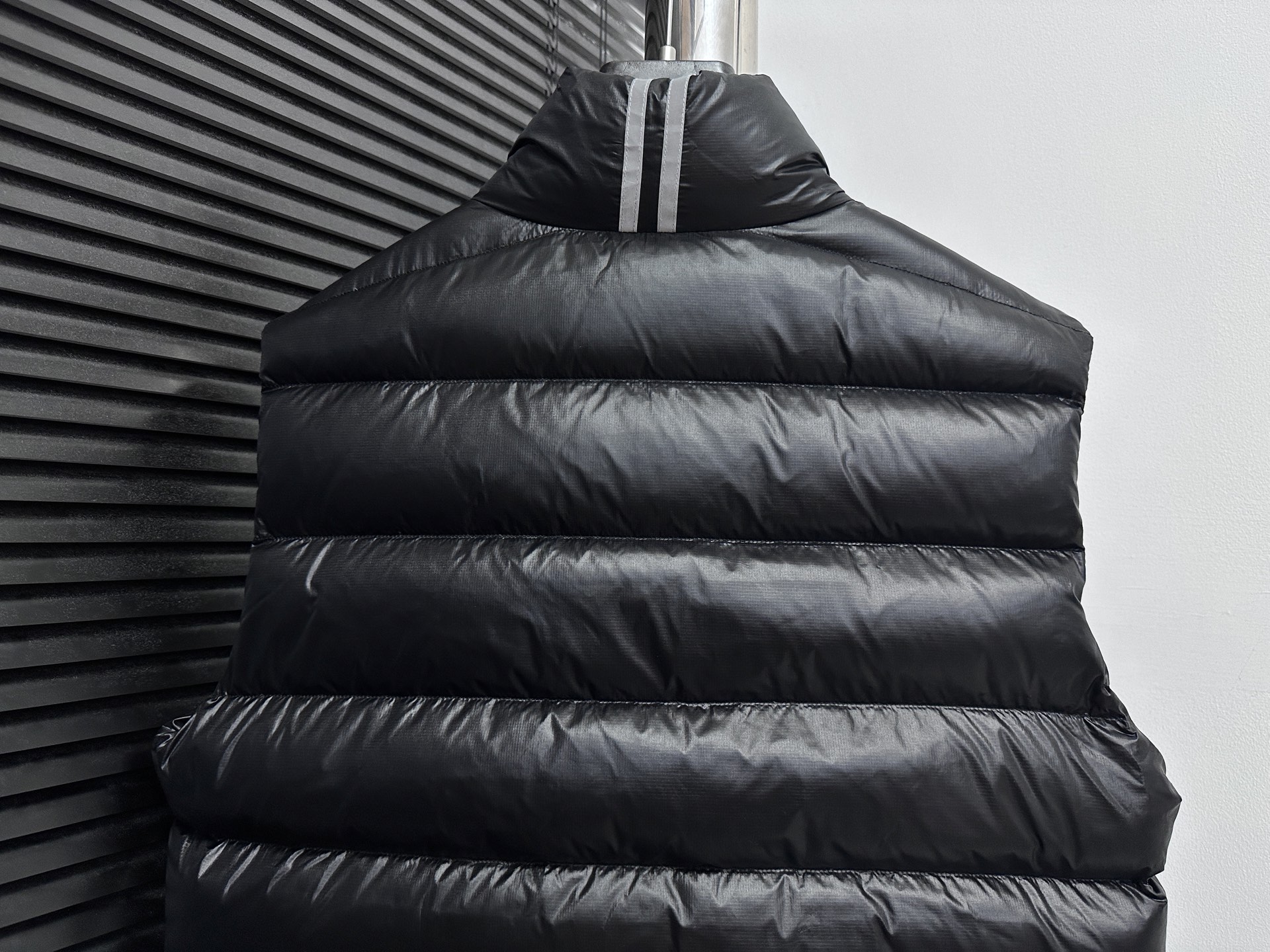 Canada Goose Crofton Chaleco Ligero de Plumón, Resistente al Agua y al Viento 7 i1756561722830 1825 0 5