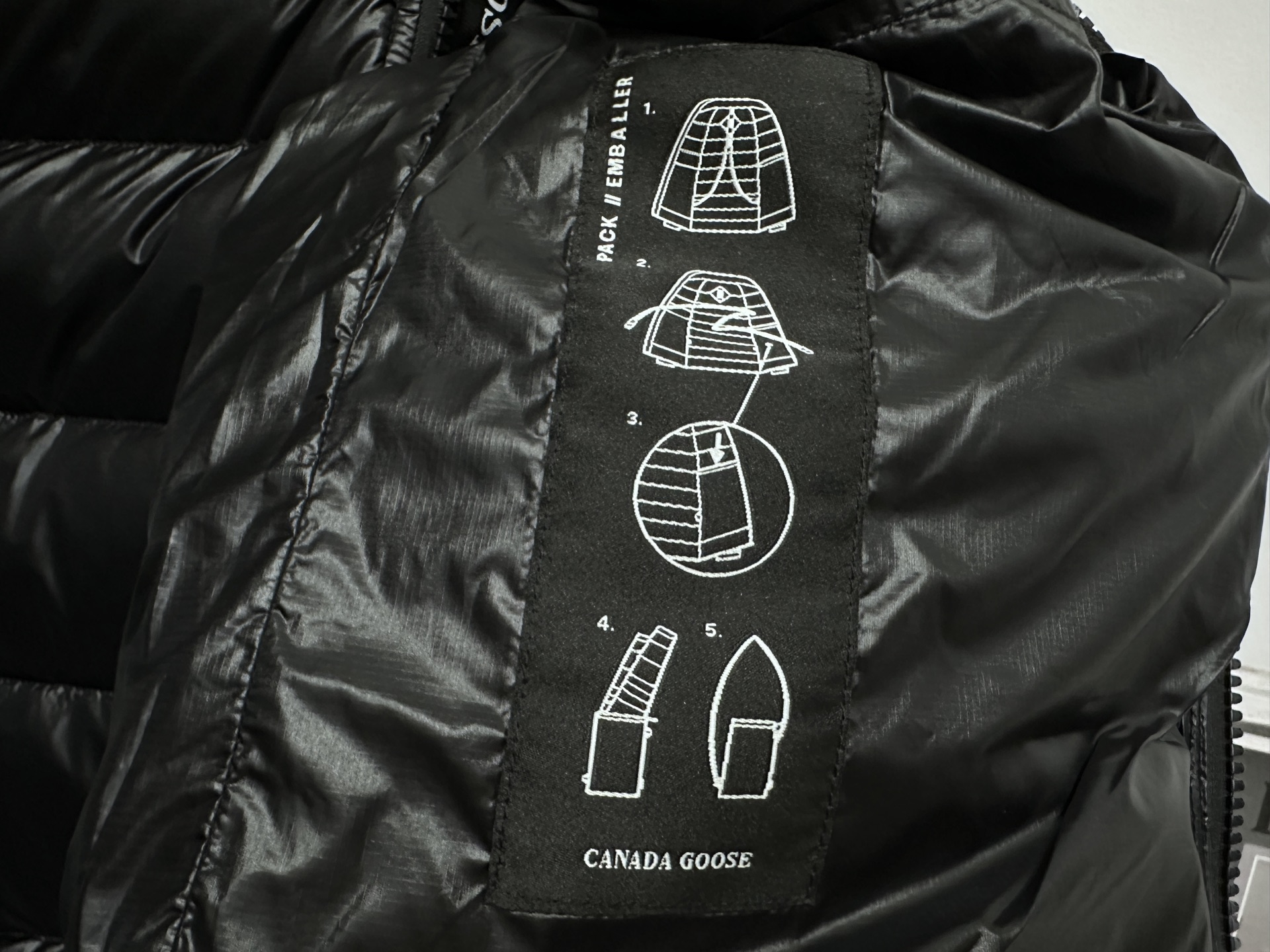 Canada Goose Crofton Chaleco Ligero de Plumón, Resistente al Agua y al Viento 9 i1756561722850 2416 0 7
