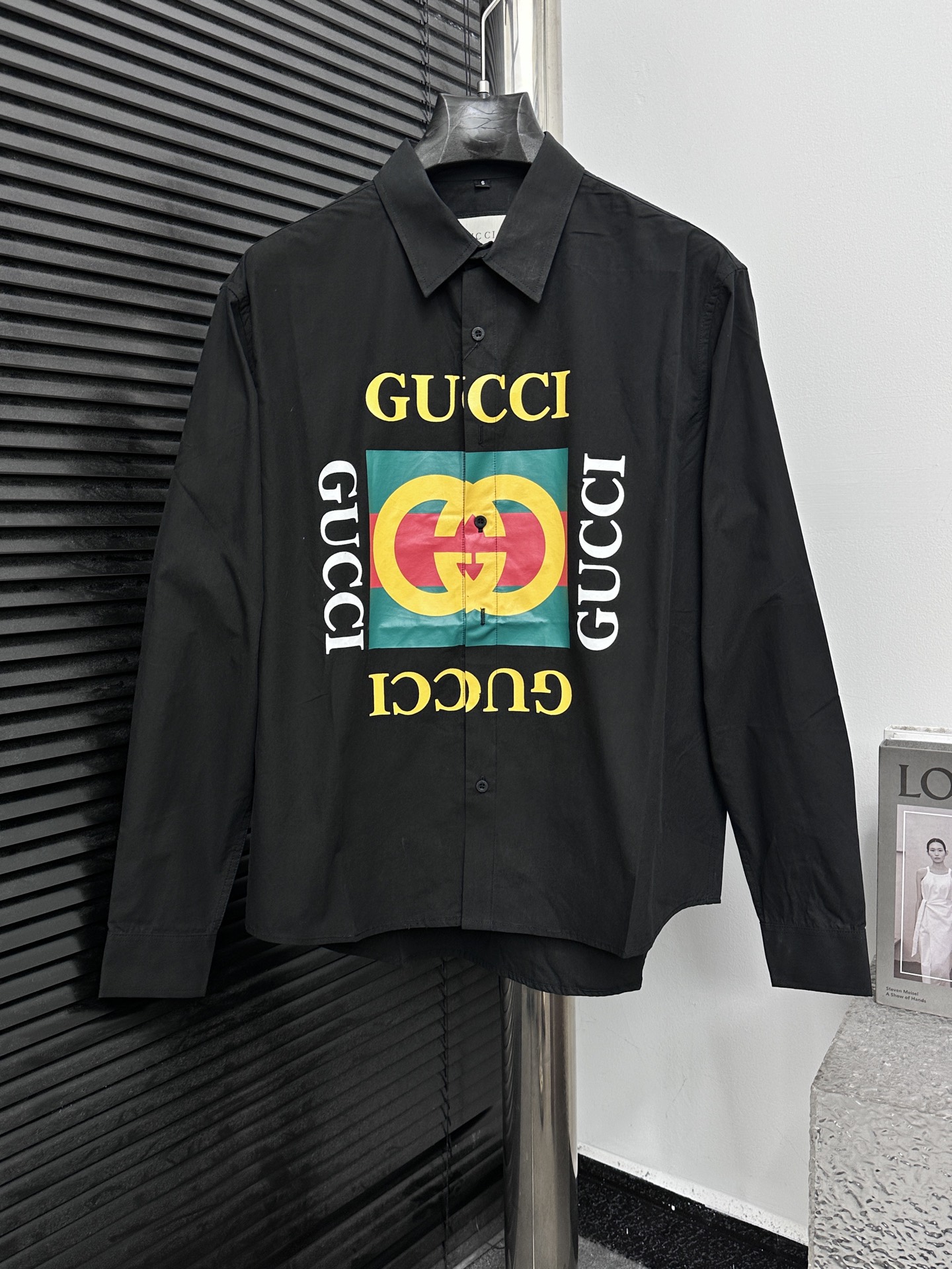 【Gucci】Gucci camisa de cuello de algodón 2025ss, un modelo fácil de llevar, perfecta para el uso diario y para ir a tra…