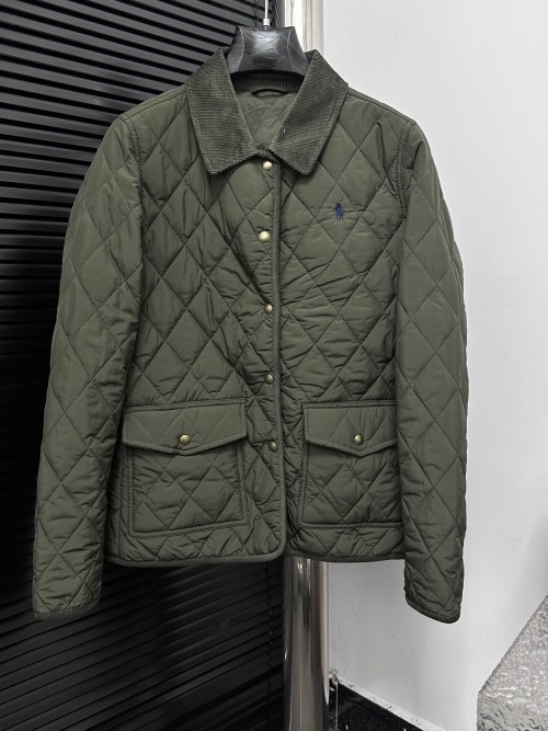 מעילית מובילת מקסימה מקווית לנשים מברנד Ralph Lauren בצבע זית 1 מעילית מובילת מקסימה מקווית לנשים מברנד Ralph Lauren בצבע זית