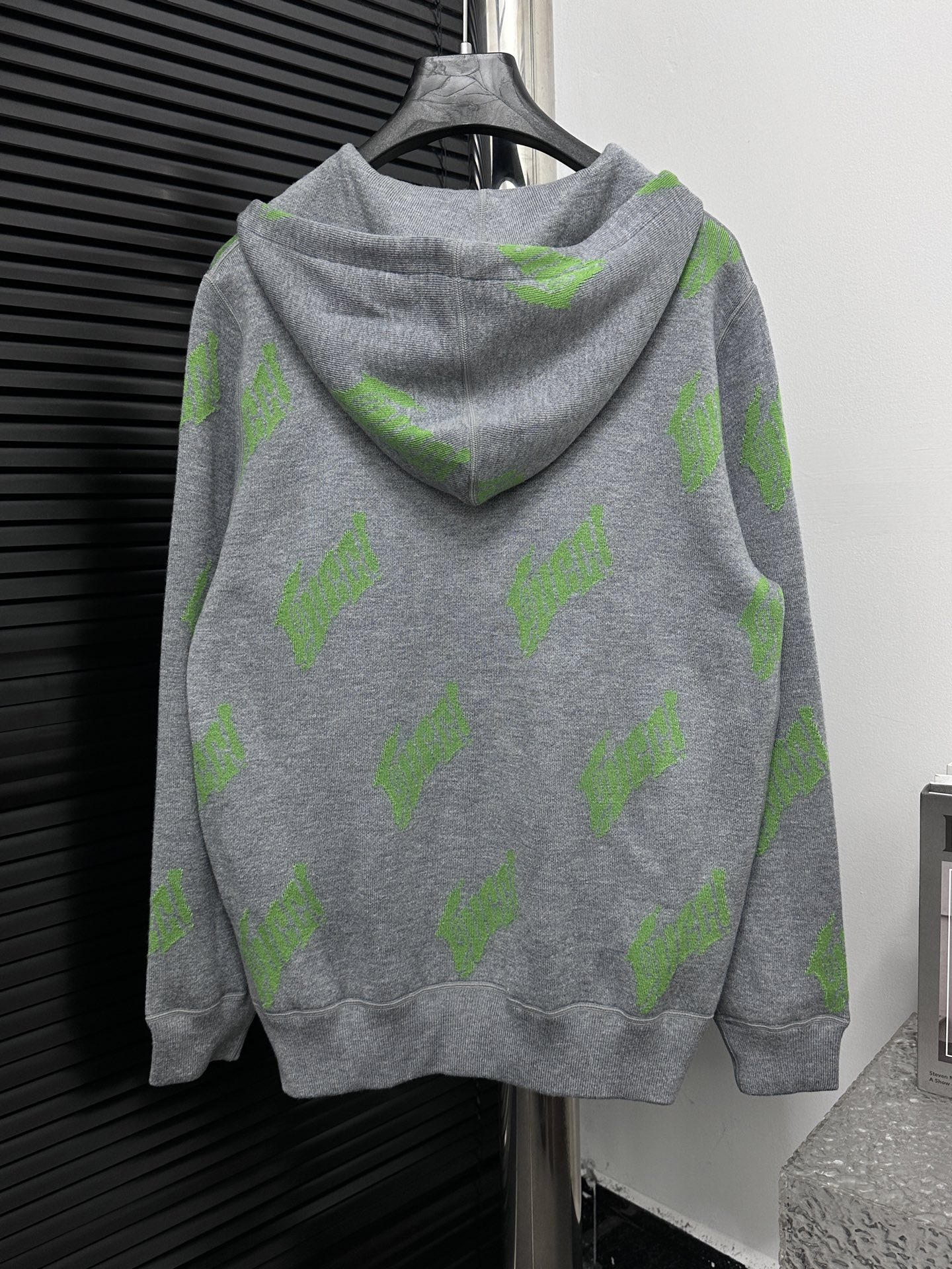 Gucci Chaqueta con Capucha Reversible de Algodón con Logo Estampado 7 i1760029274977 9391 0 5