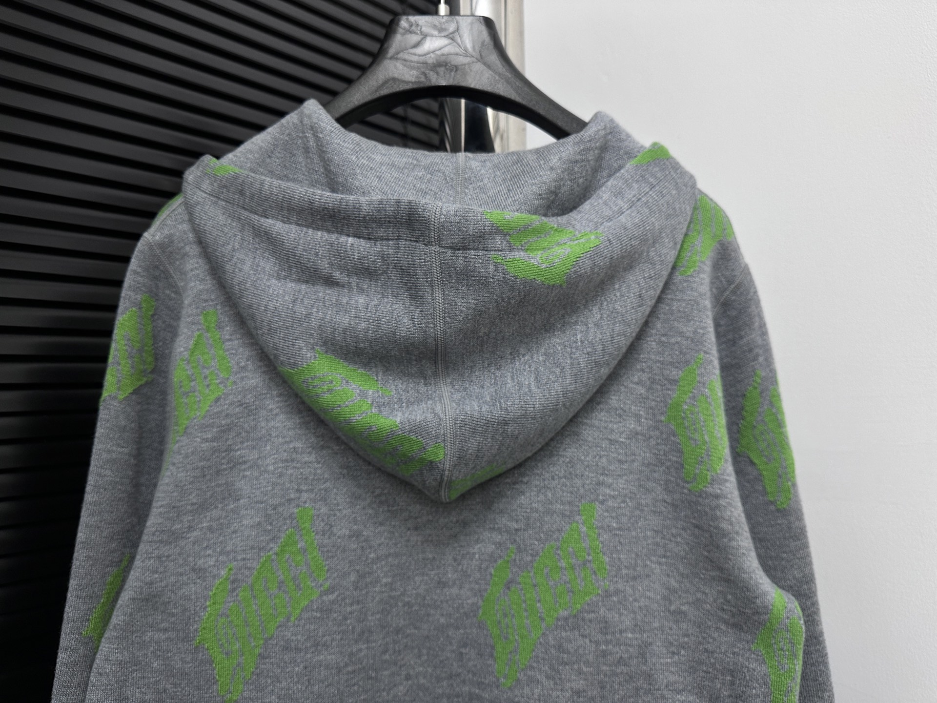 Gucci Chaqueta con Capucha Reversible de Algodón con Logo Estampado 9 i1760029276443 3052 0 7