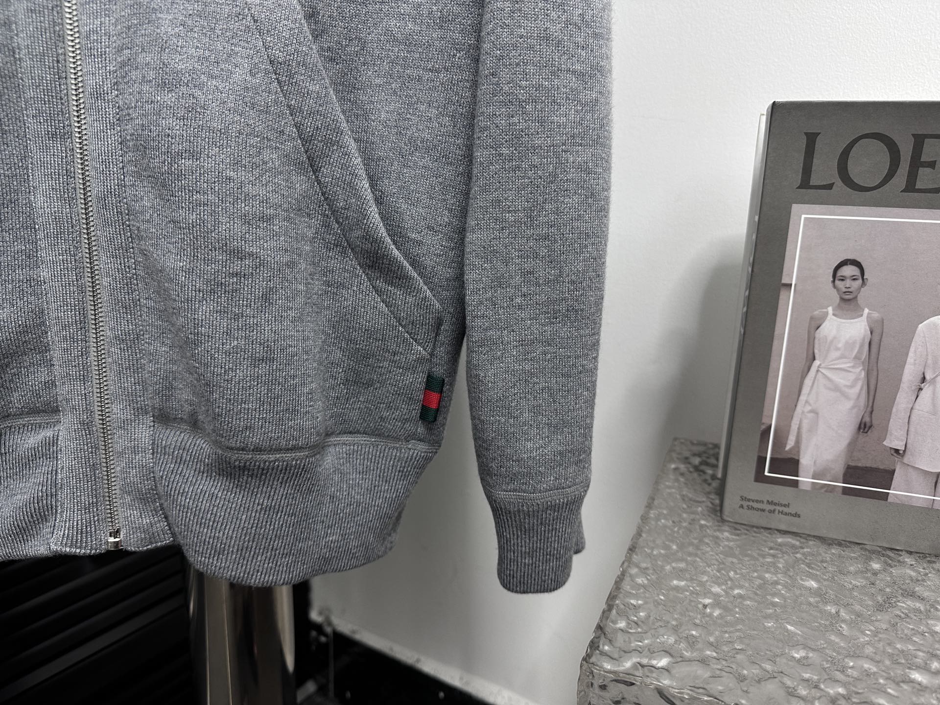 Gucci Chaqueta con Capucha Reversible de Algodón con Logo Estampado 10 i1760029278524 8315 0 8