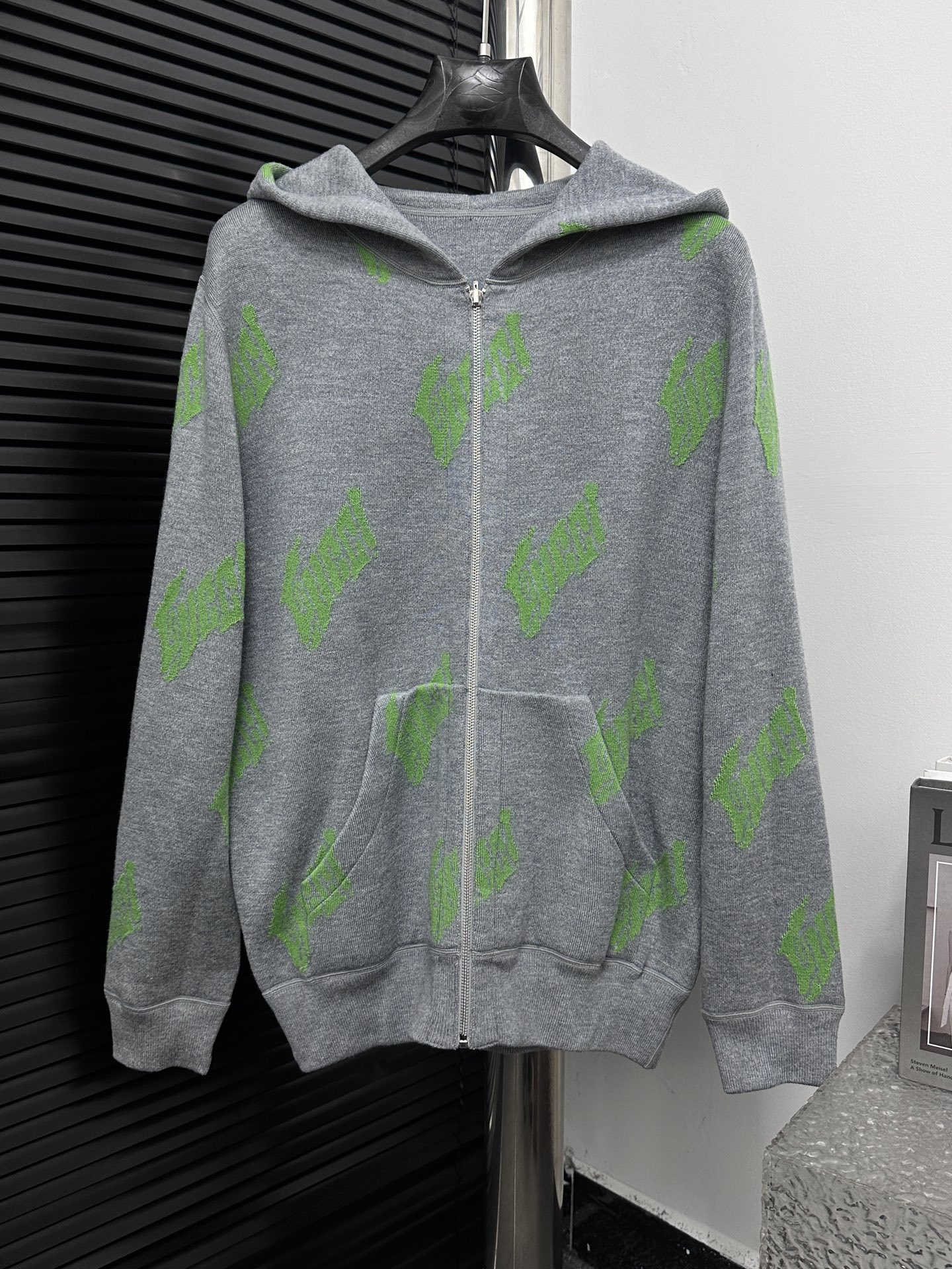 Gucci Chaqueta con Capucha Reversible de Algodón con Logo Estampado 6 i1760029280298 6565 0 4